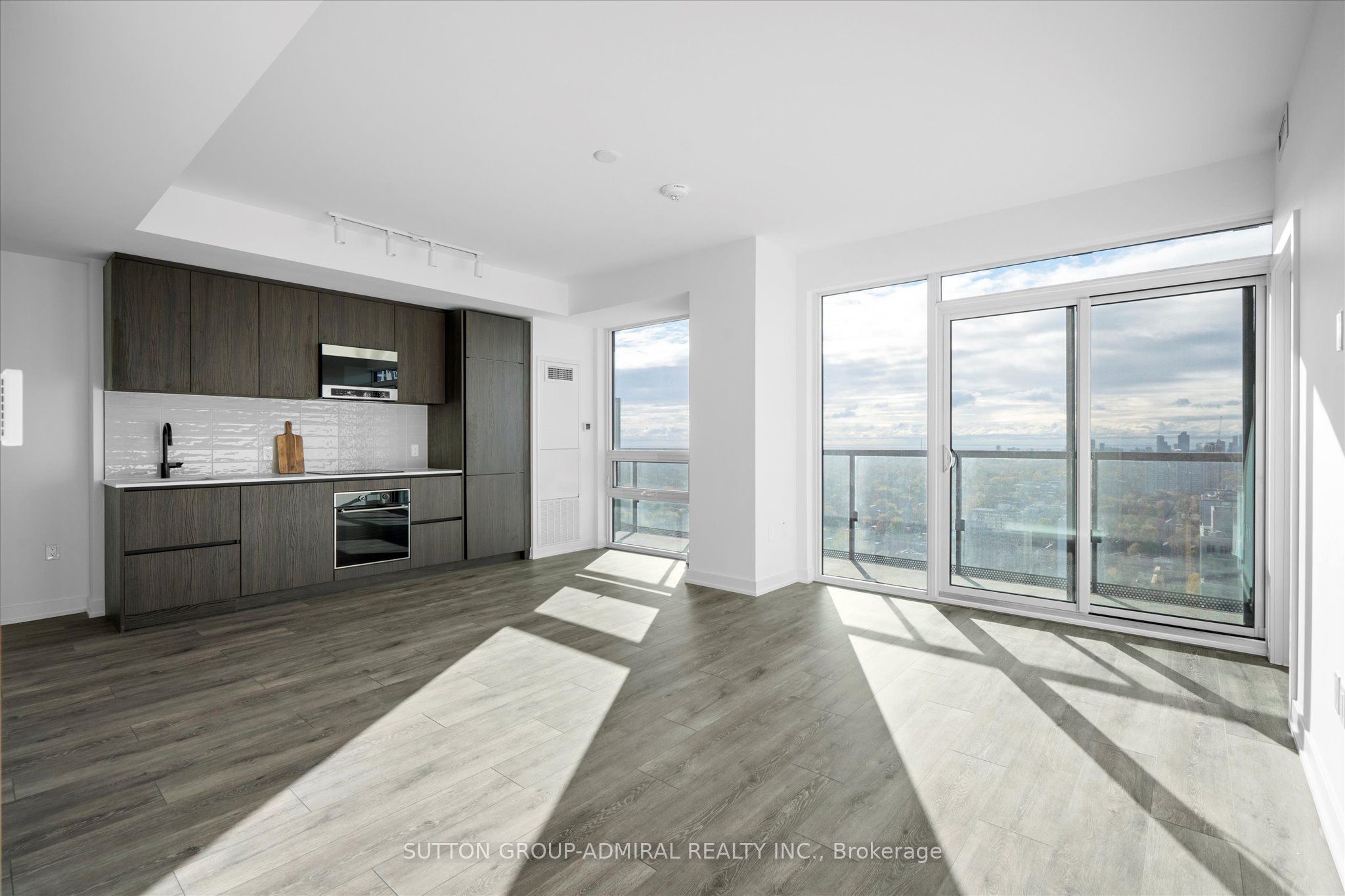 127 Broadway Avenue 2902 Property Photo 1