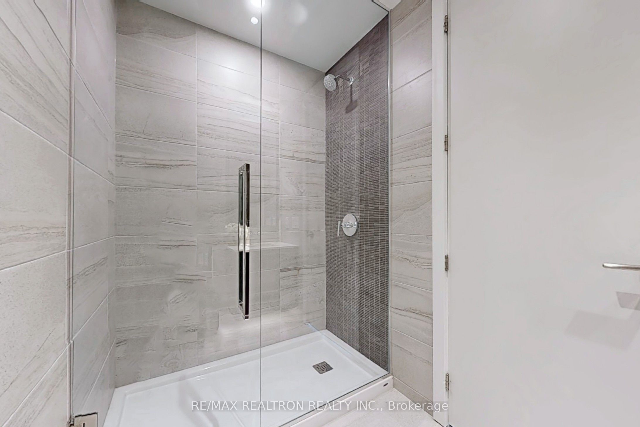 81 Wellesley Street E 2001 Property Photo 19