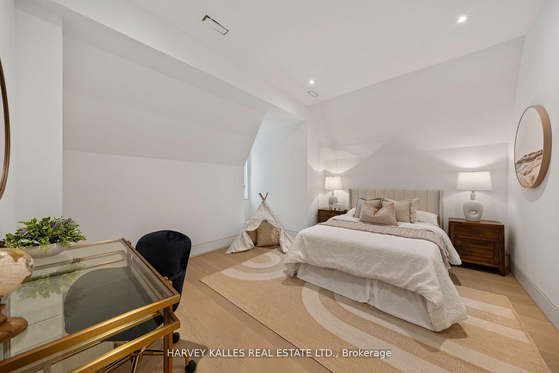 335 Lytton Boulevard Property Photo 28