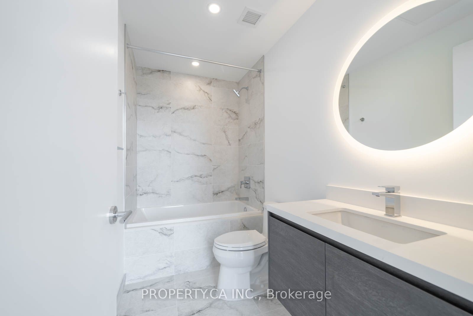50 Scollard Street 1801 Property Photo 7