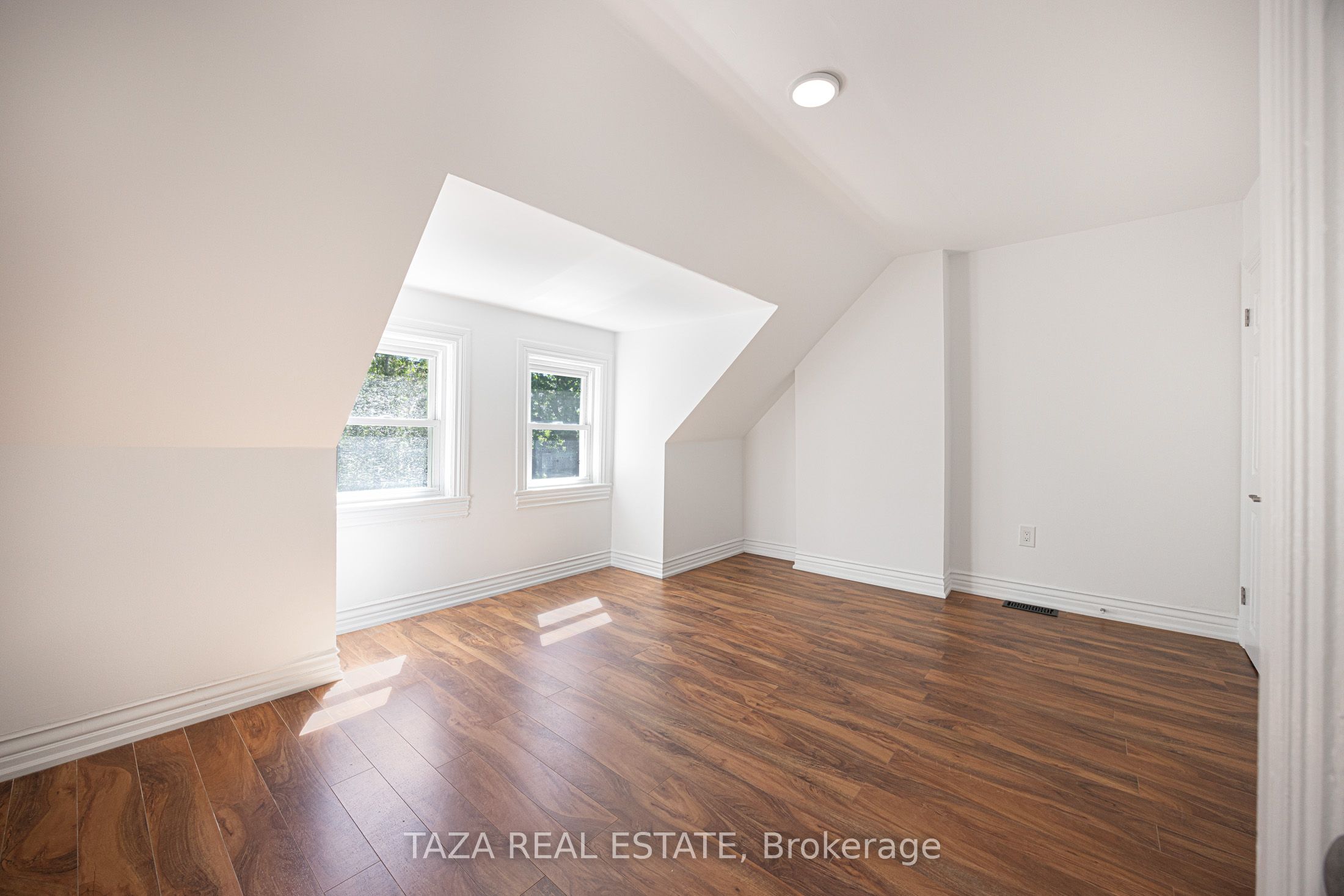 46 Euclid Avenue Property Photo 26