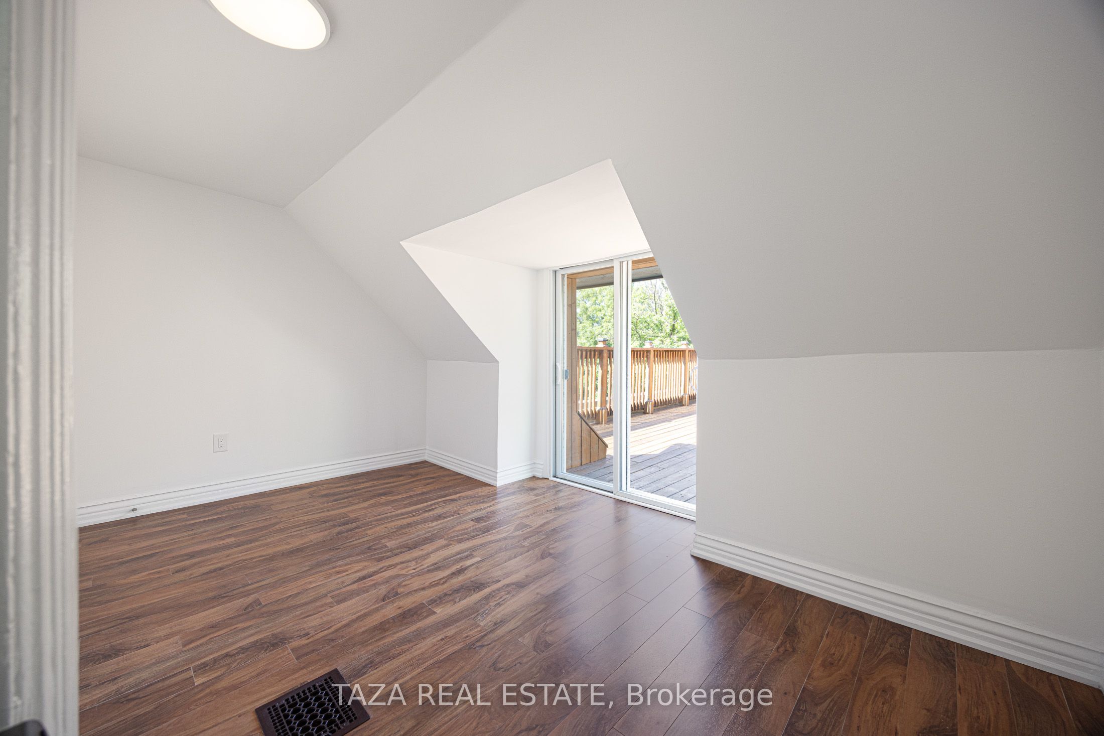 46 Euclid Avenue Property Photo 27