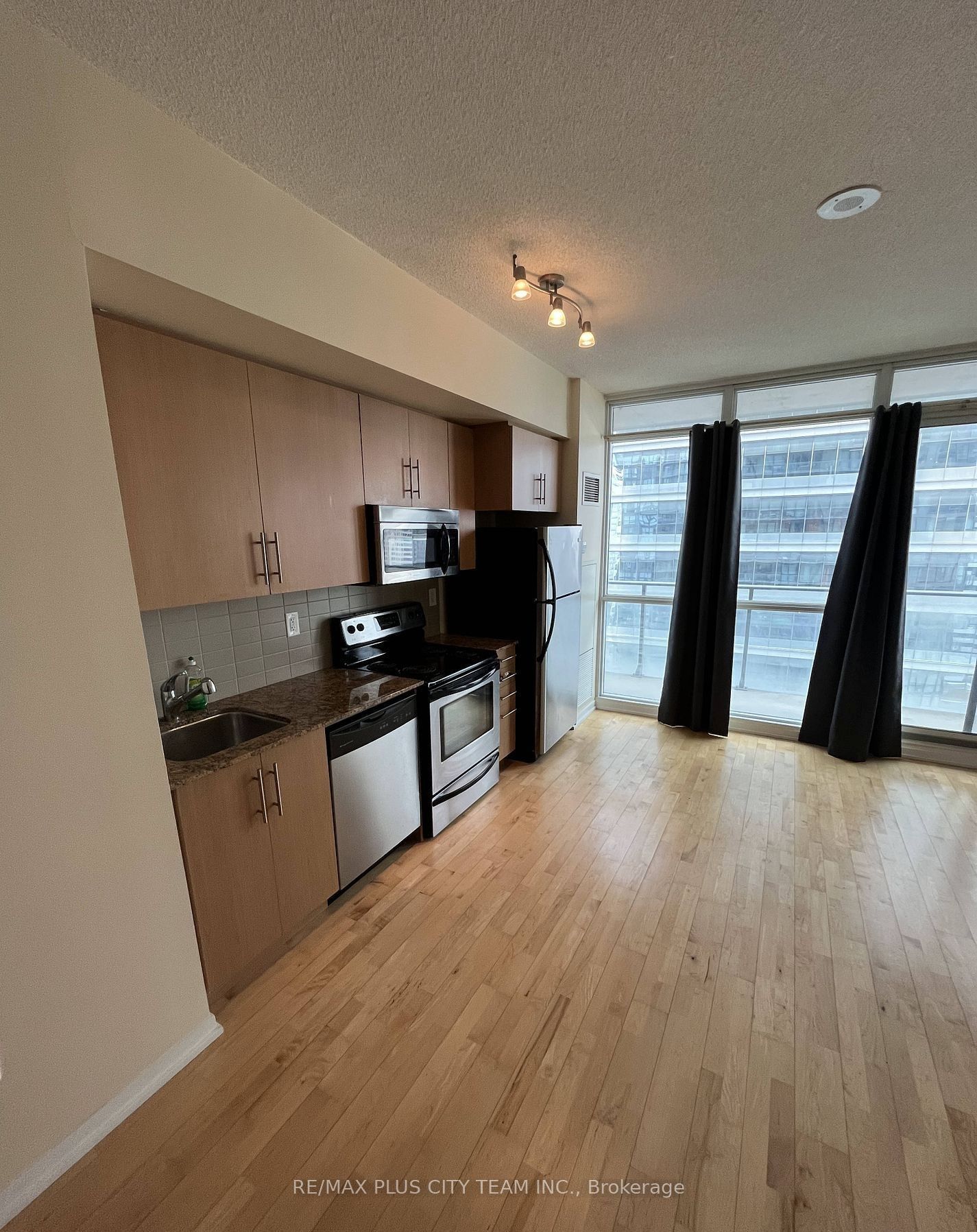 65 Bremner Boulevard 2206 Property Photo 3