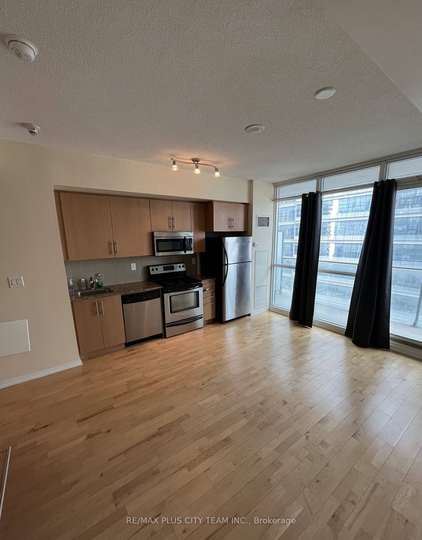 65 Bremner Boulevard 2206 Property Photo 5