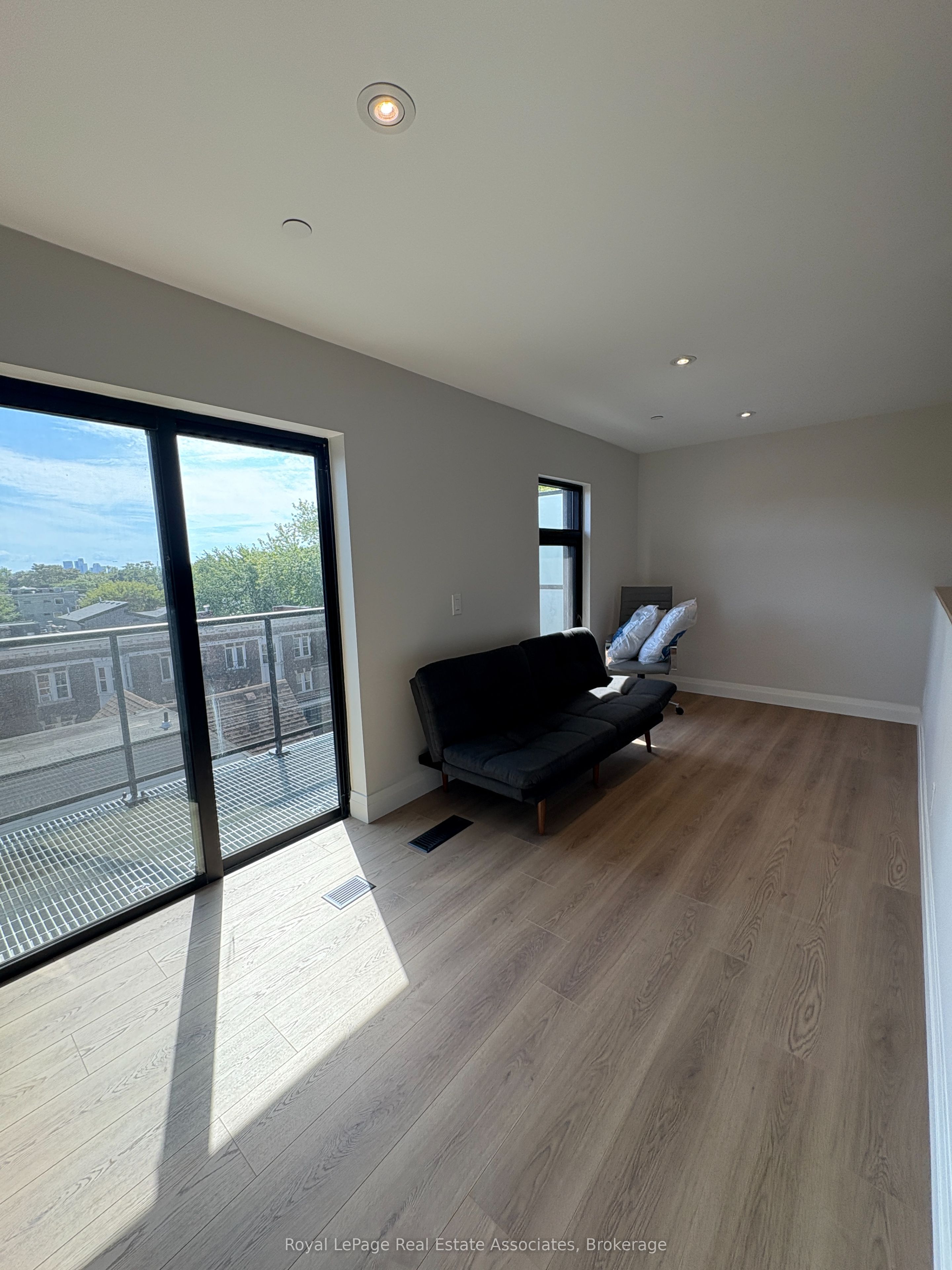 1000 Bathurst Street 402 Property Photo 5