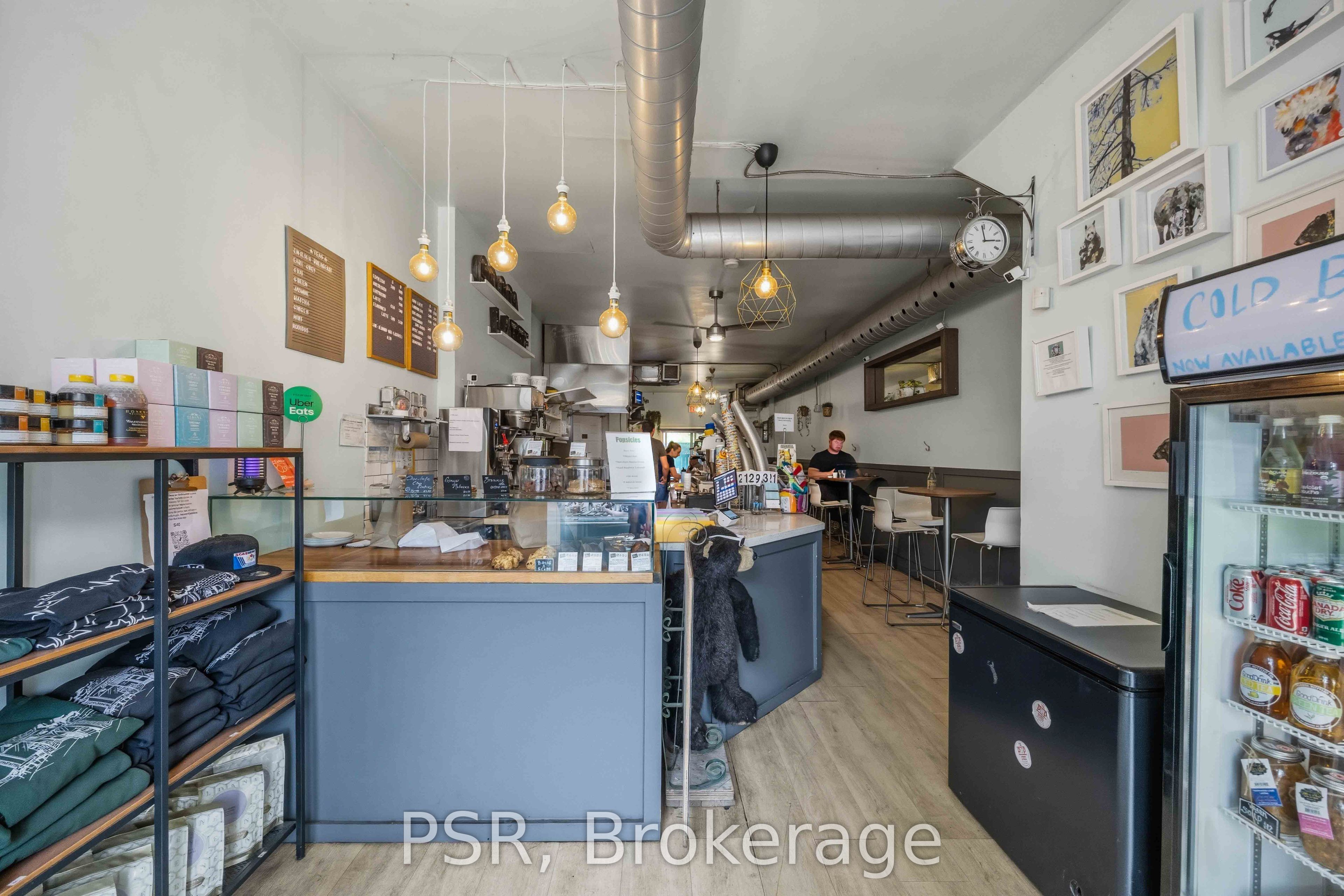 671 St. Clair Avenue W Property Photo 6