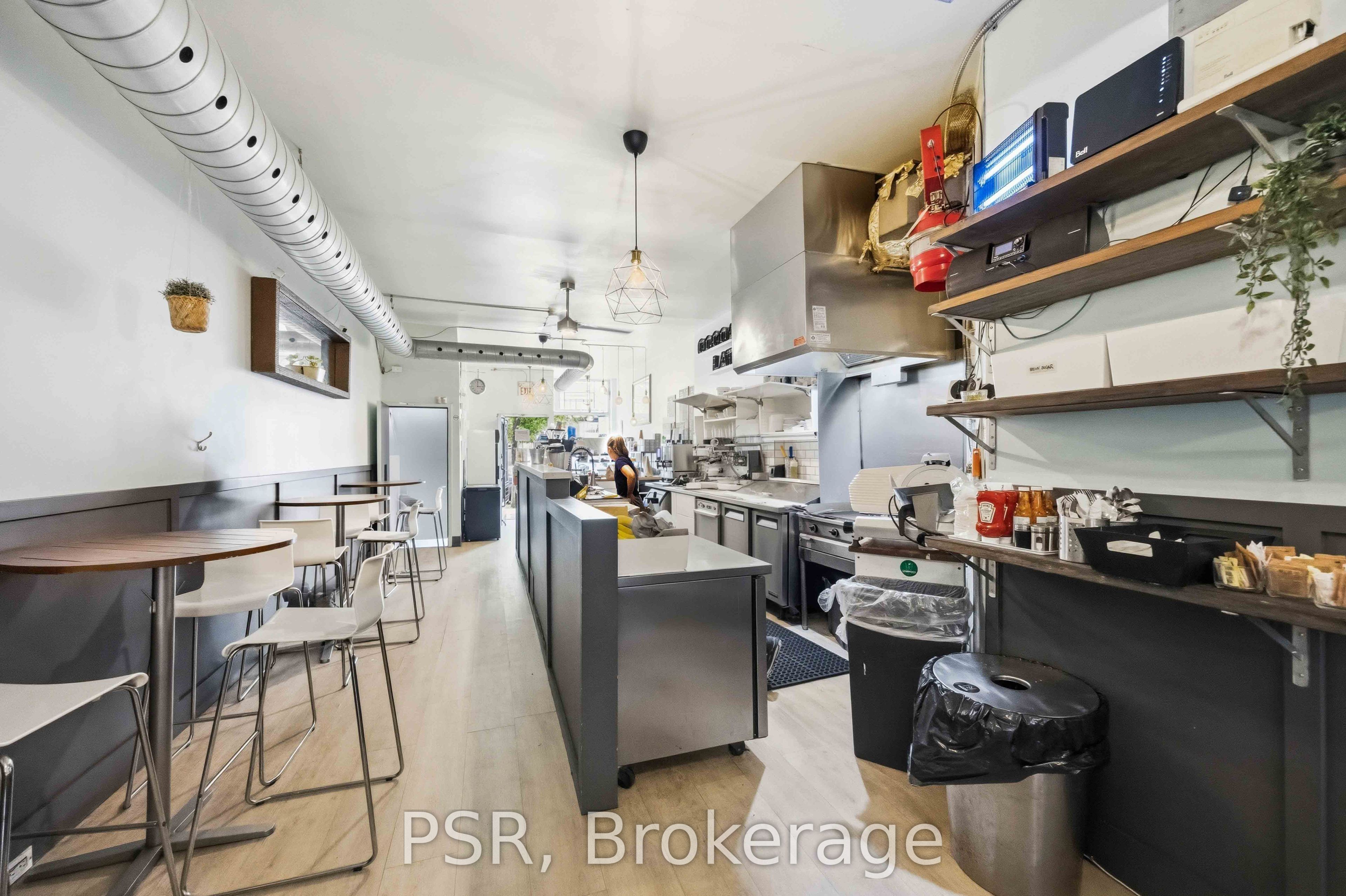 671 St. Clair Avenue W Property Photo 8