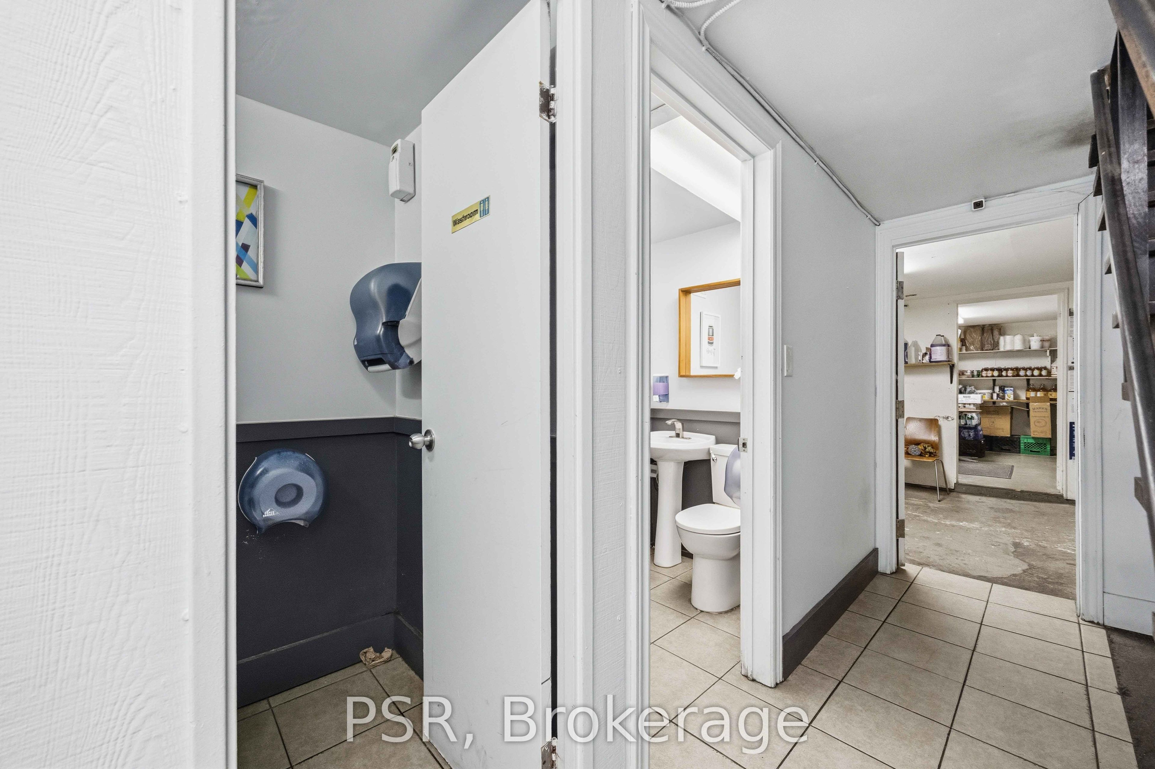 671 St. Clair Avenue W Property Photo 9