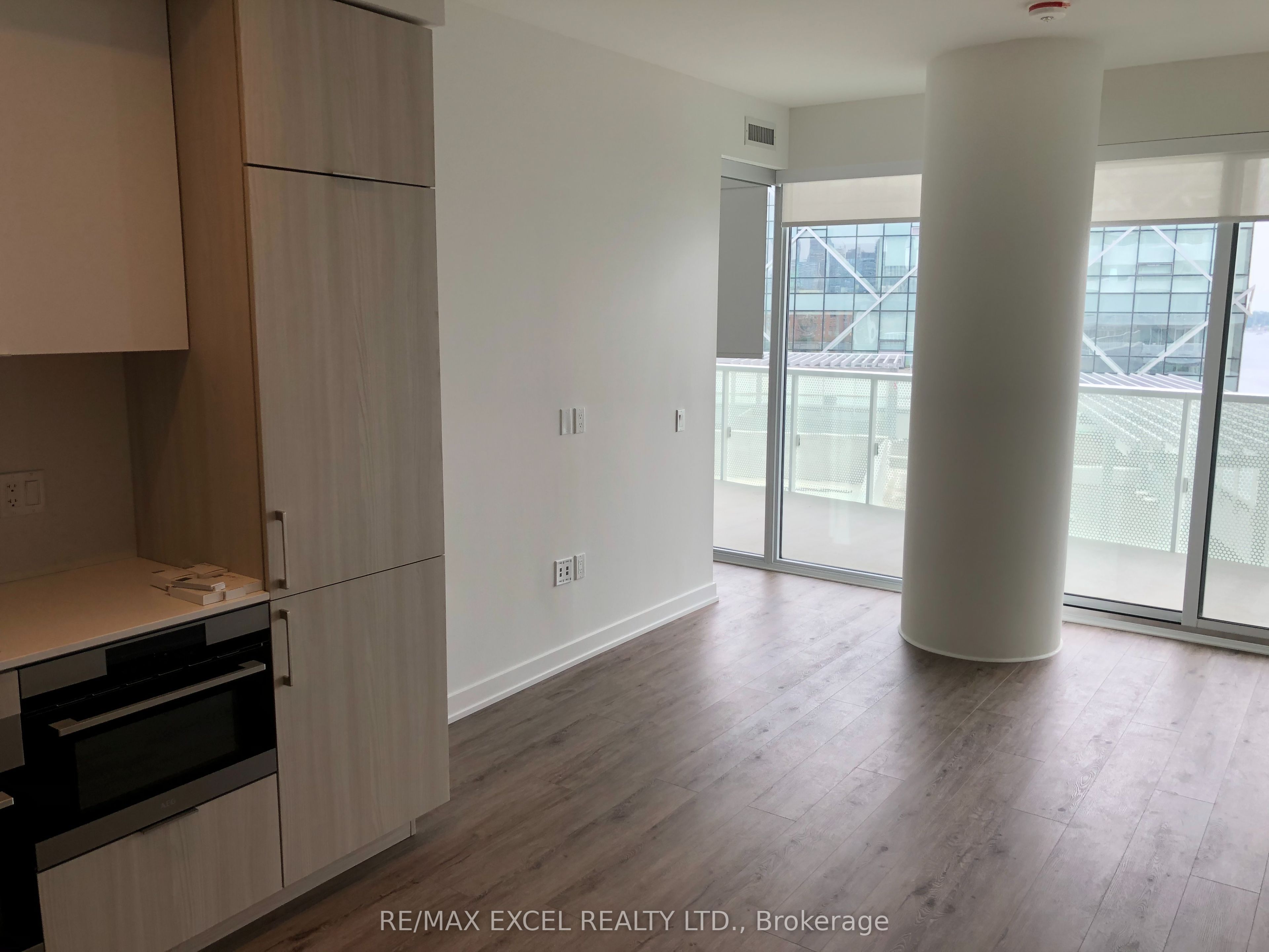 15 Queens Quay E 1303 Property Photo 2