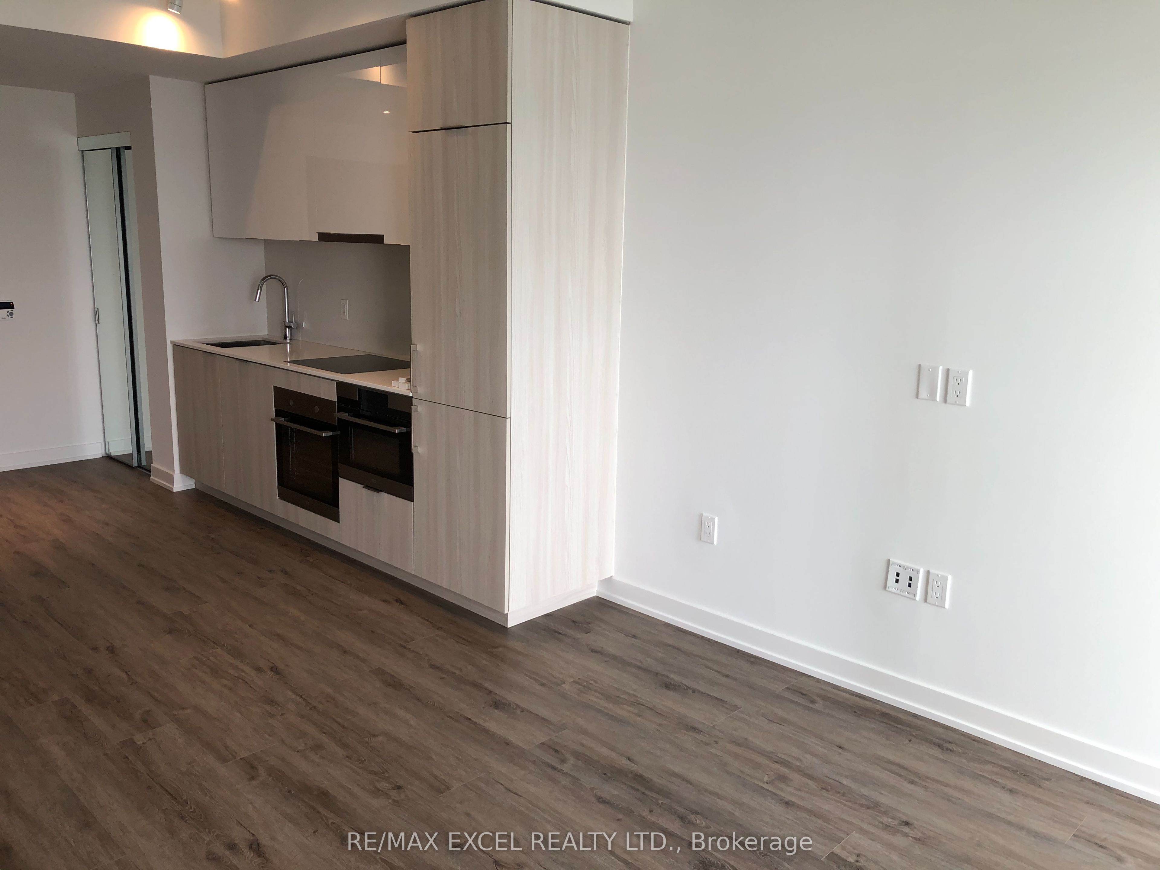 15 Queens Quay E 1303 Property Photo 4