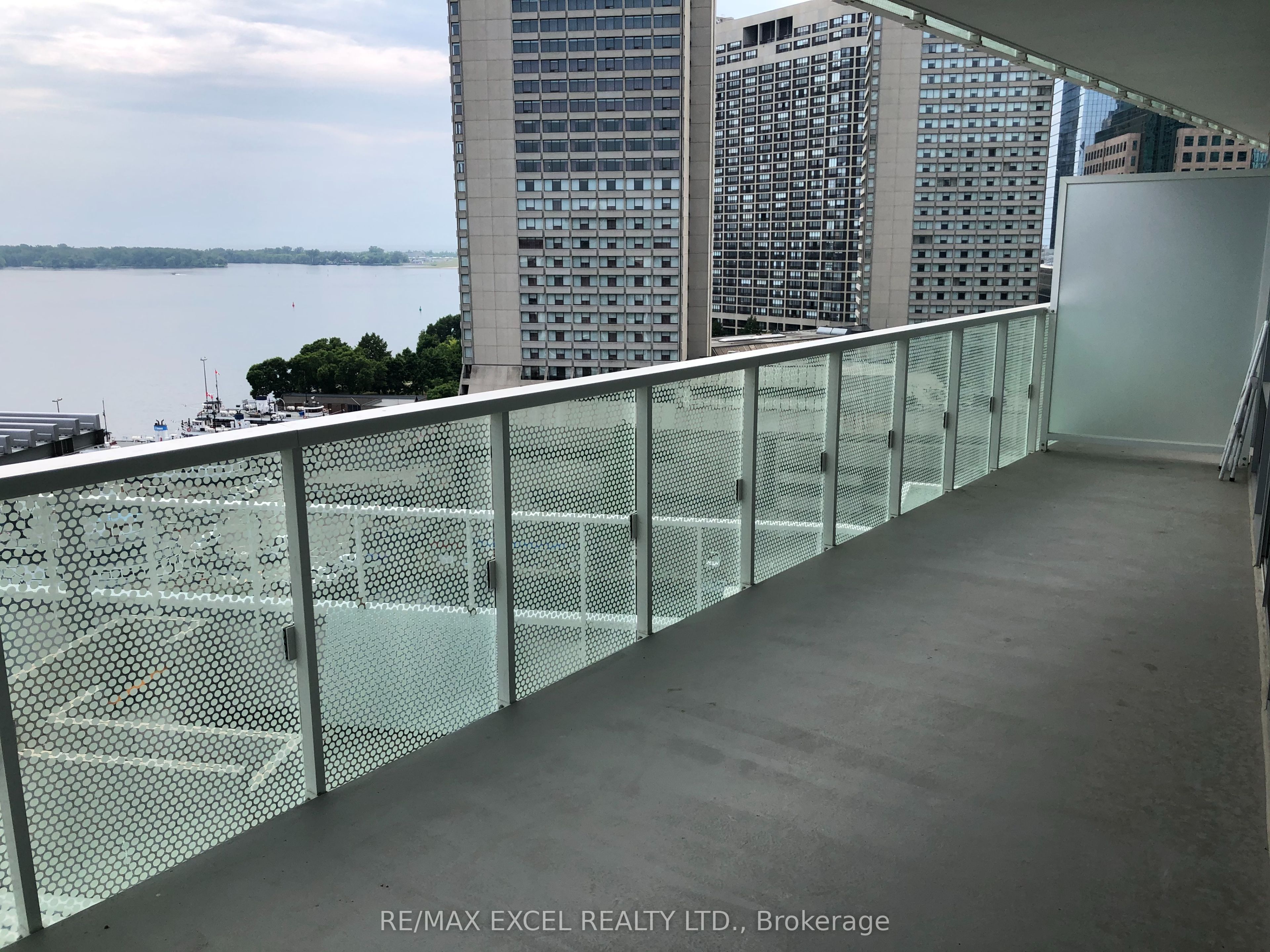 15 Queens Quay E 1303 Property Photo 6
