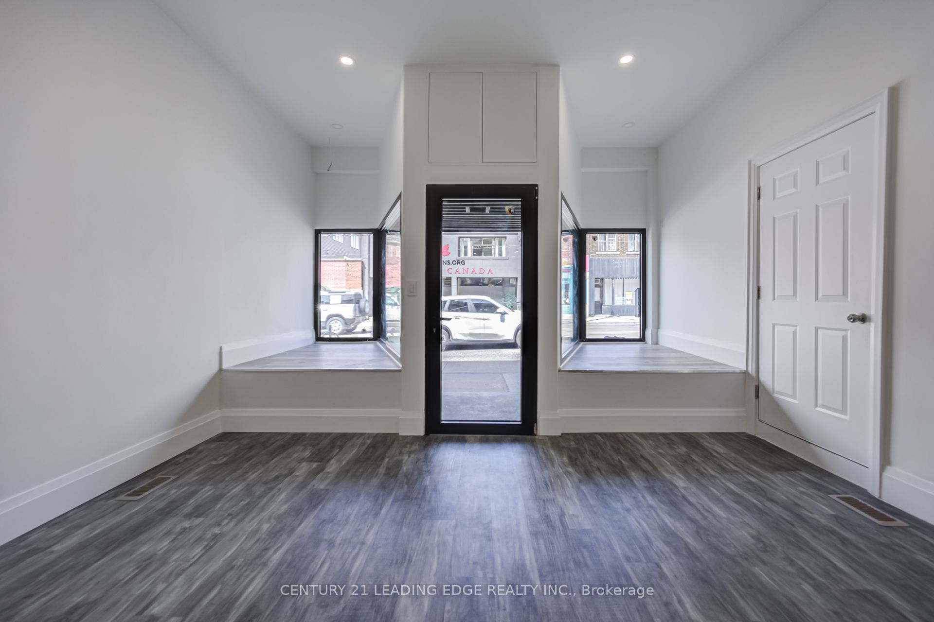 1375 Bathurst Street Main/basement Property Photo 2