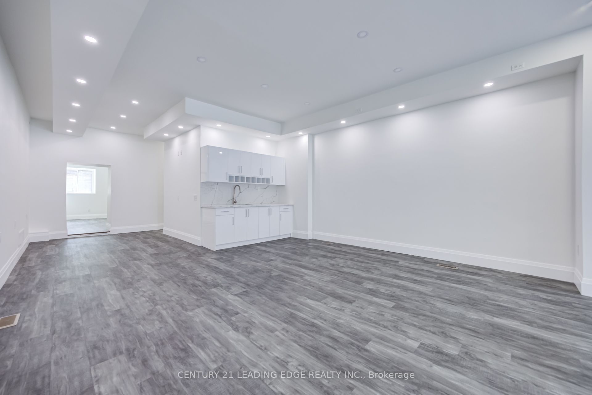 1375 Bathurst Street Main/basement Property Photo 6