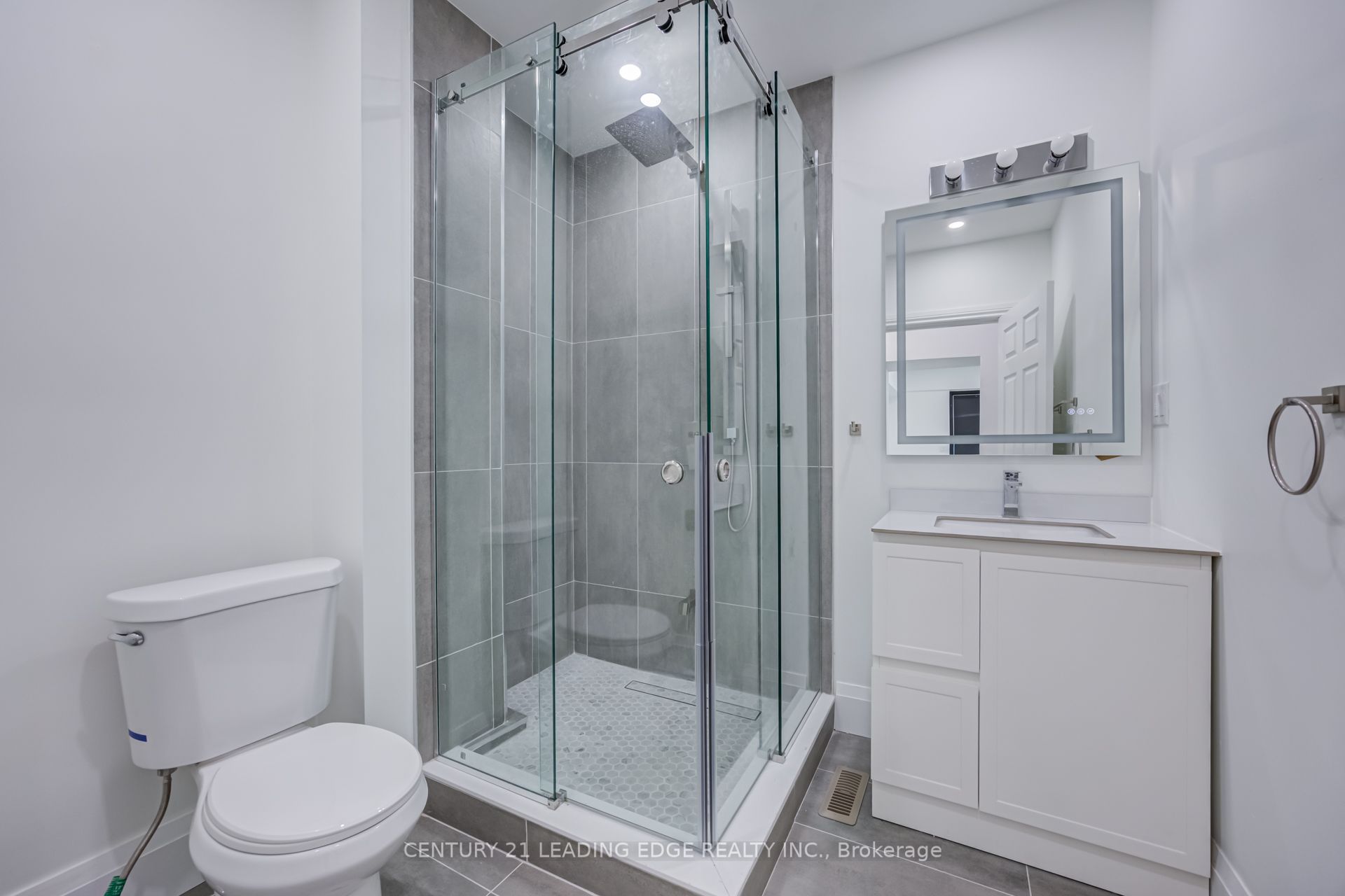 1375 Bathurst Street Main/basement Property Photo 10