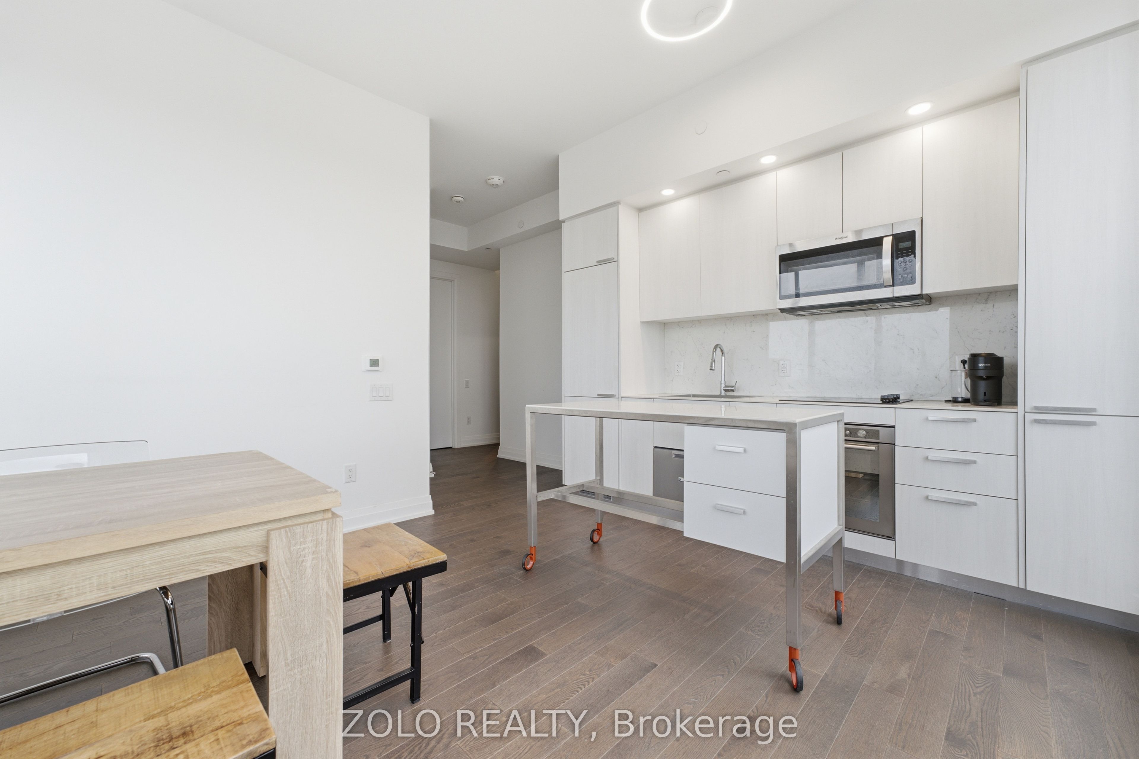 75 Canterbury Place Ph303 Property Photo 6