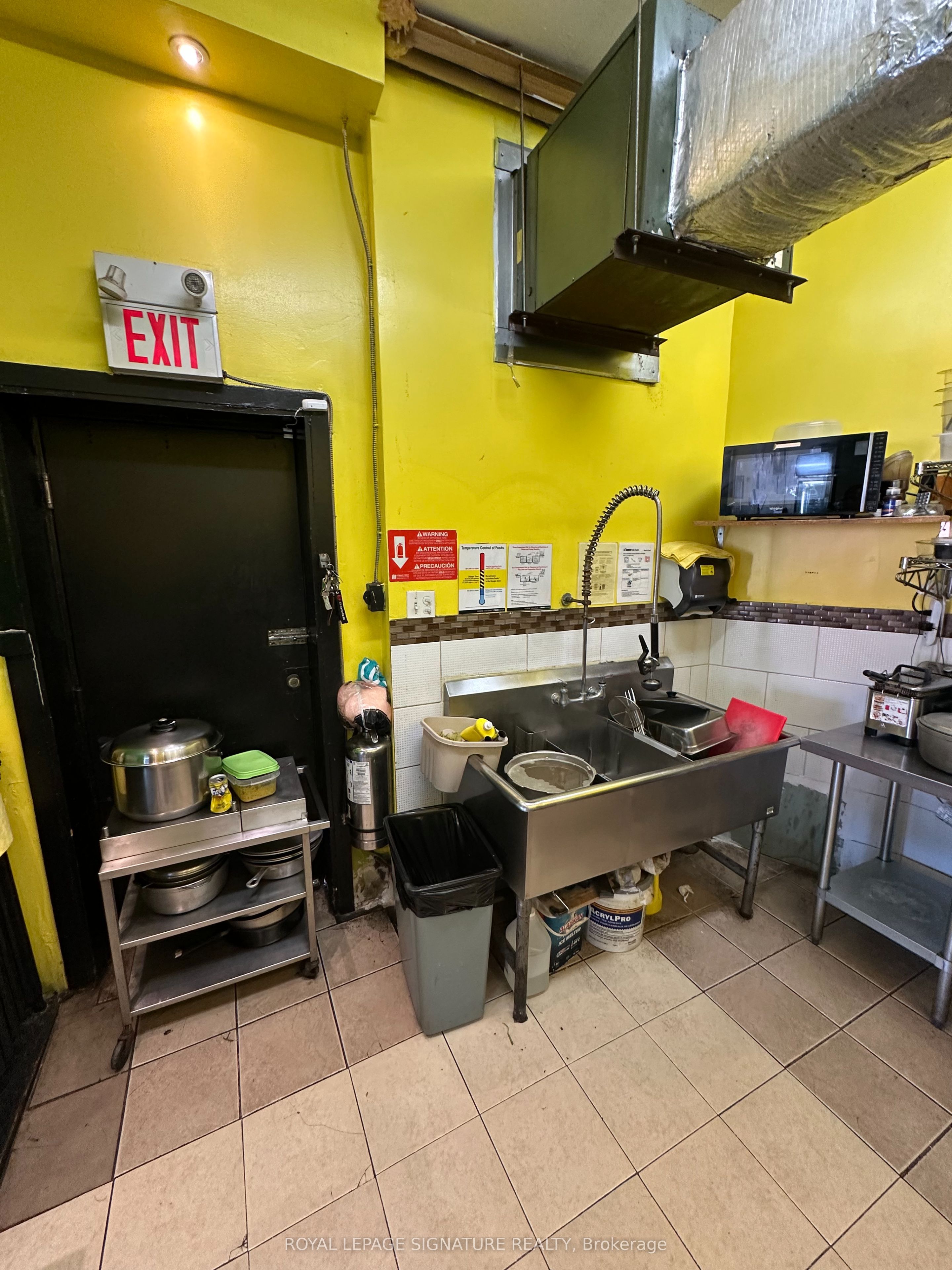 854 Bathurst Street Store Front Property Photo 27