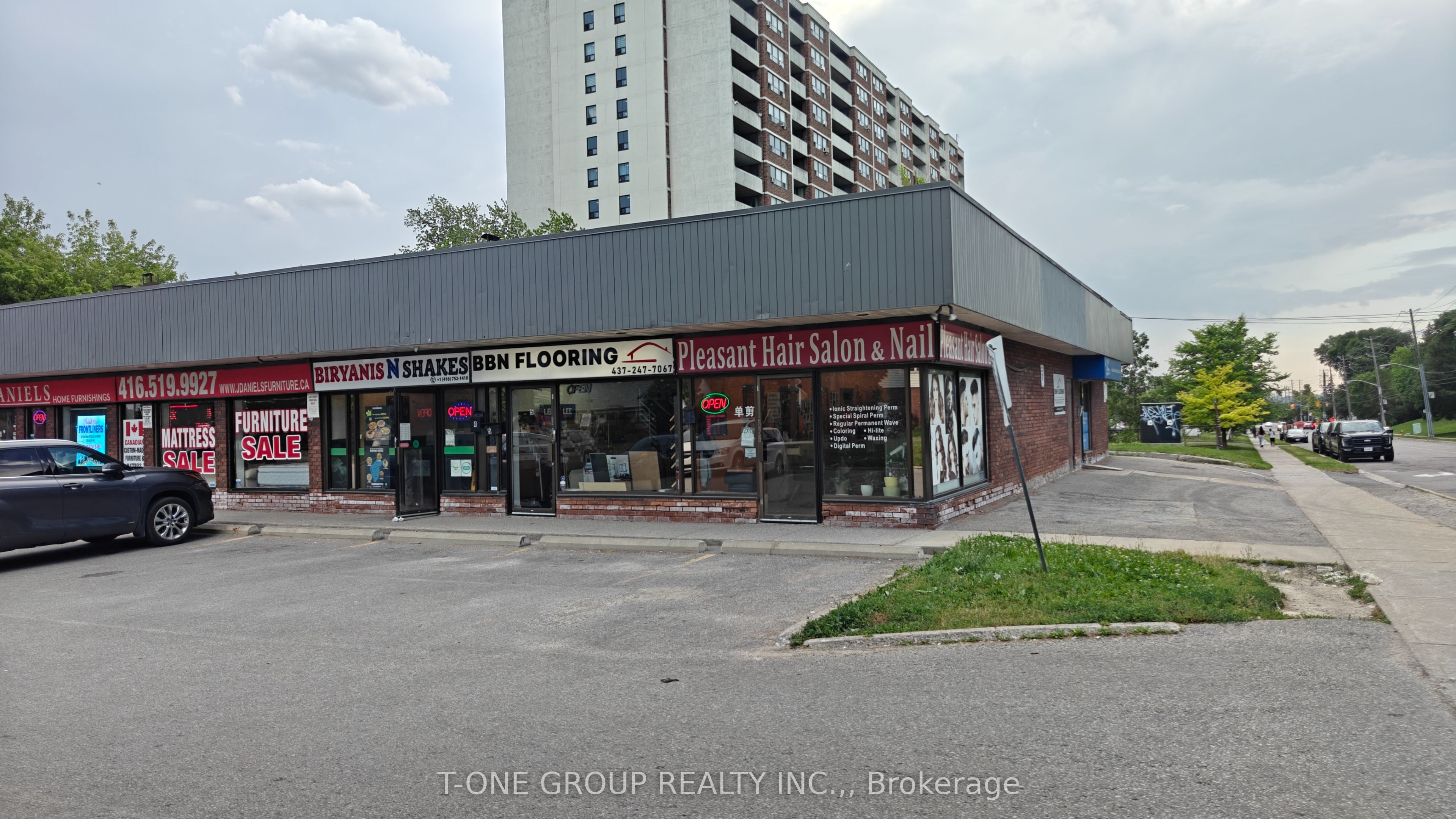 1410 Victoria Park Avenue 6