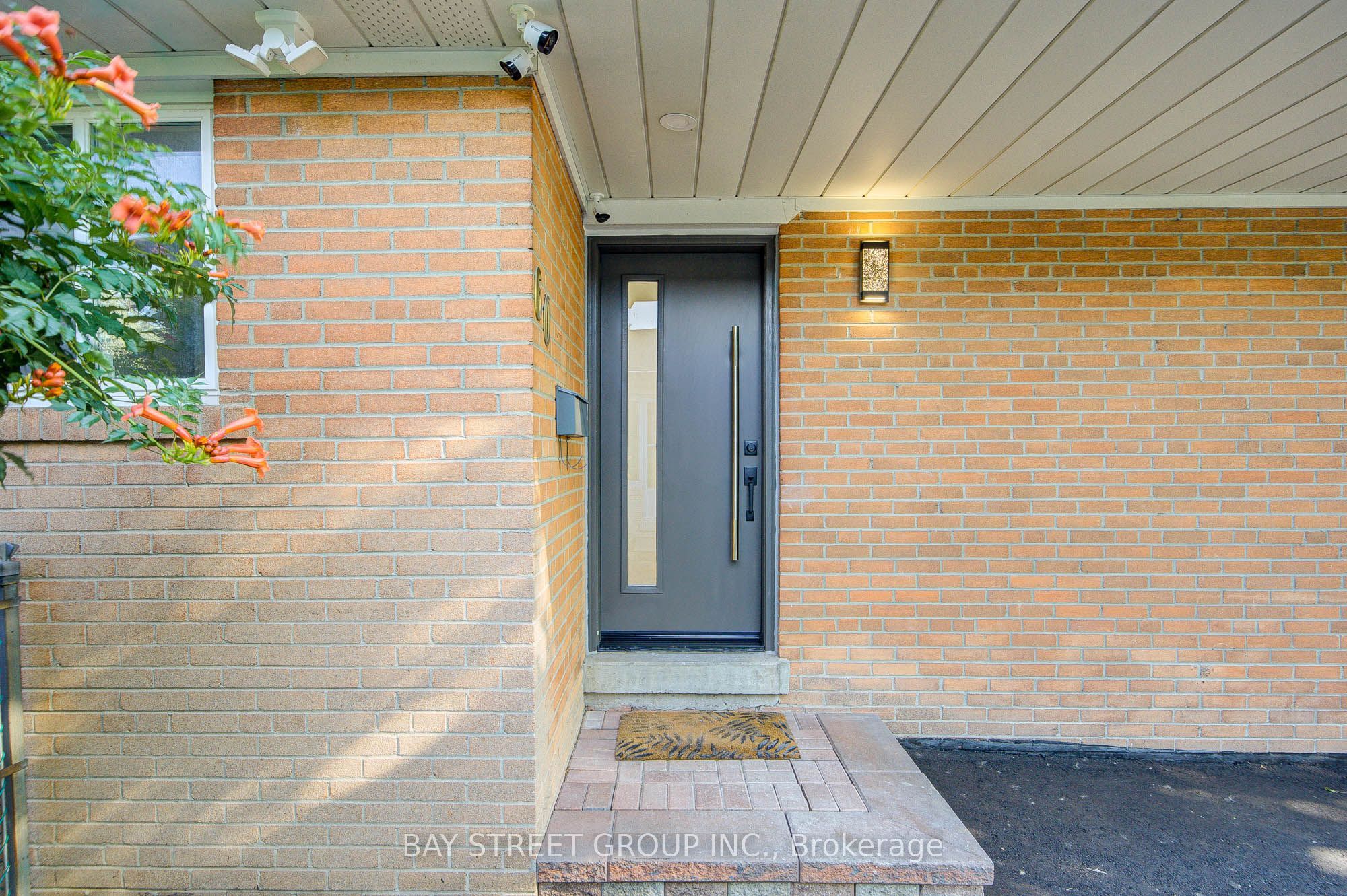60 Warner Avenue Property Photo 3