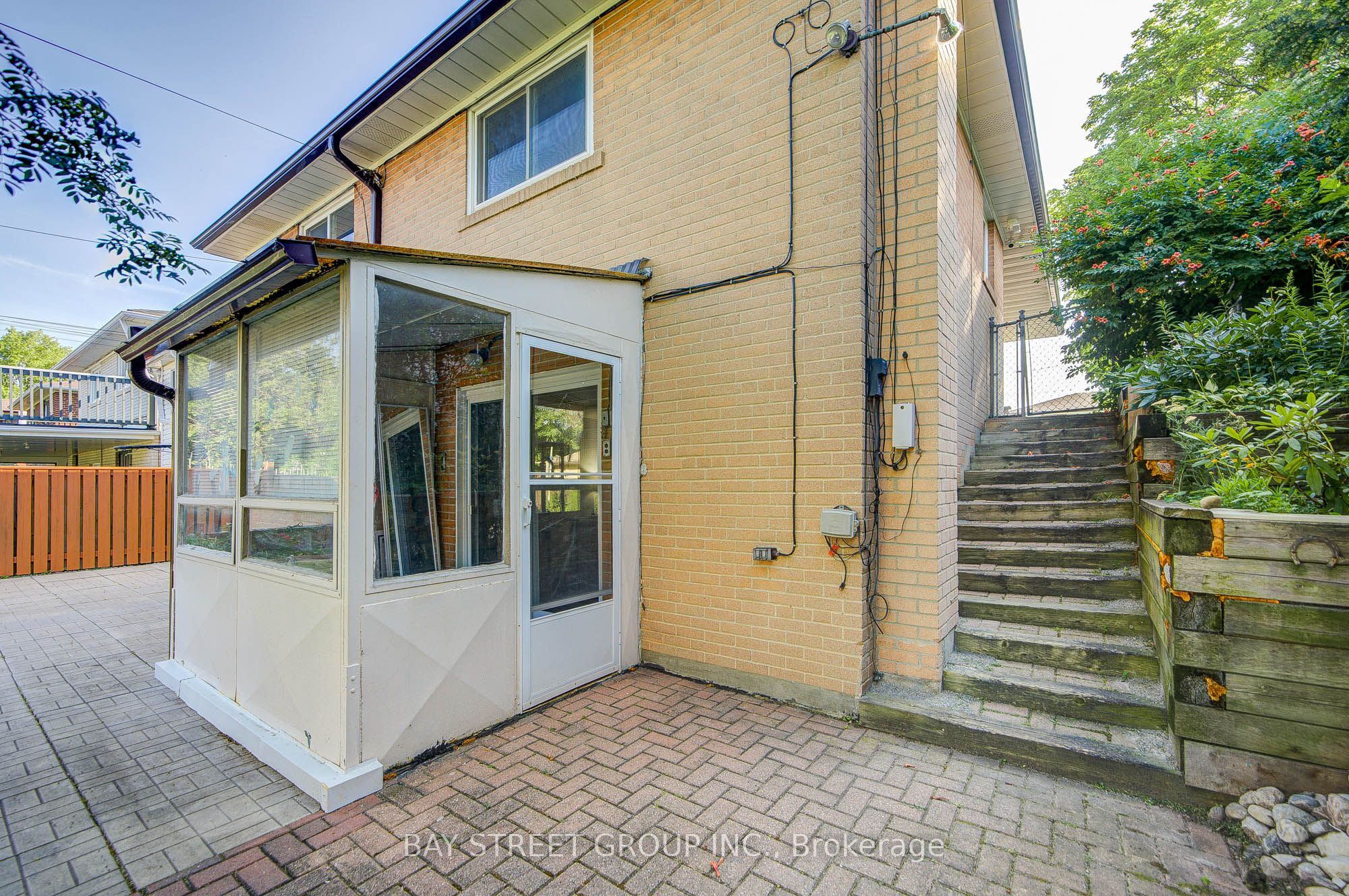60 Warner Avenue Property Photo 40