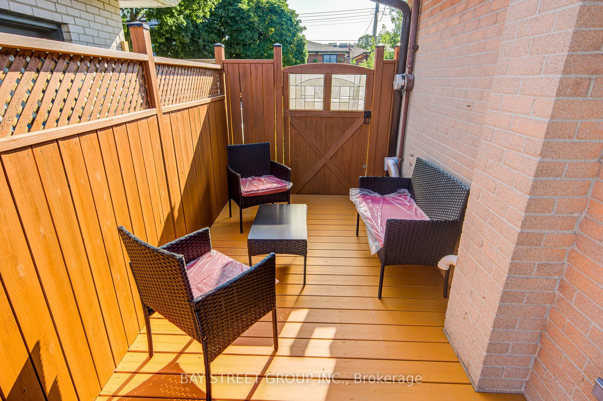 60 Warner Avenue Property Photo 42