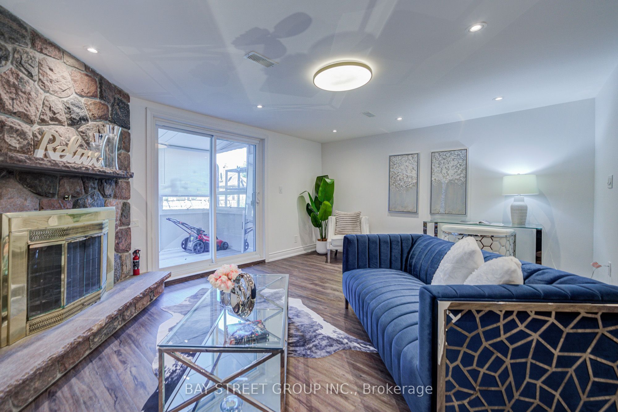 60 Warner Avenue Property Photo 43