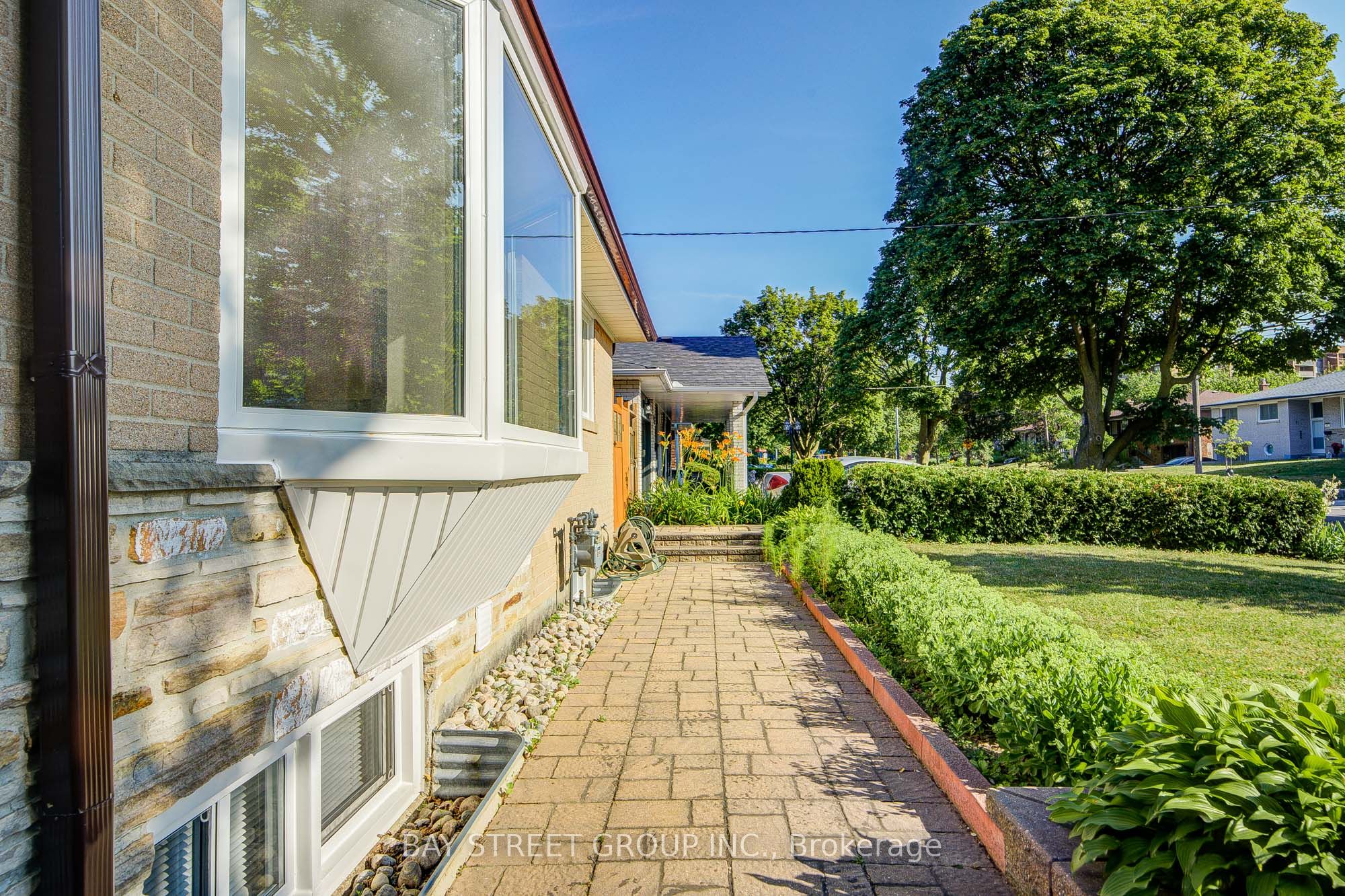60 Warner Avenue Property Photo 44