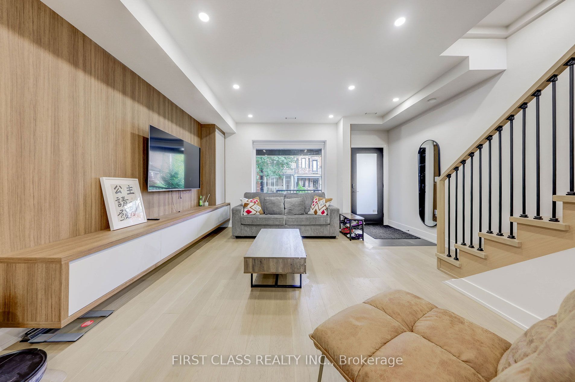 431 Roxton Road Property Photo 3