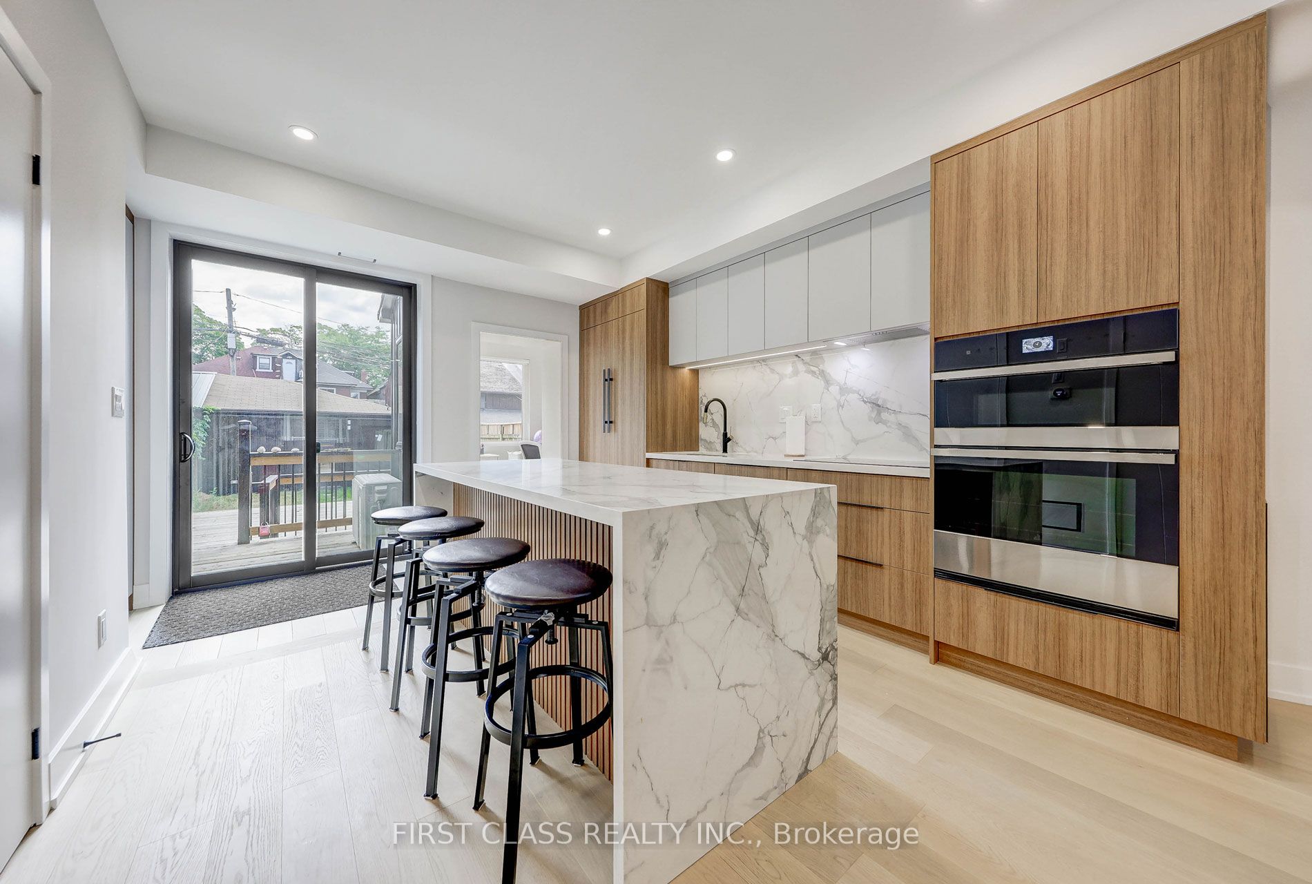 431 Roxton Road Property Photo 6