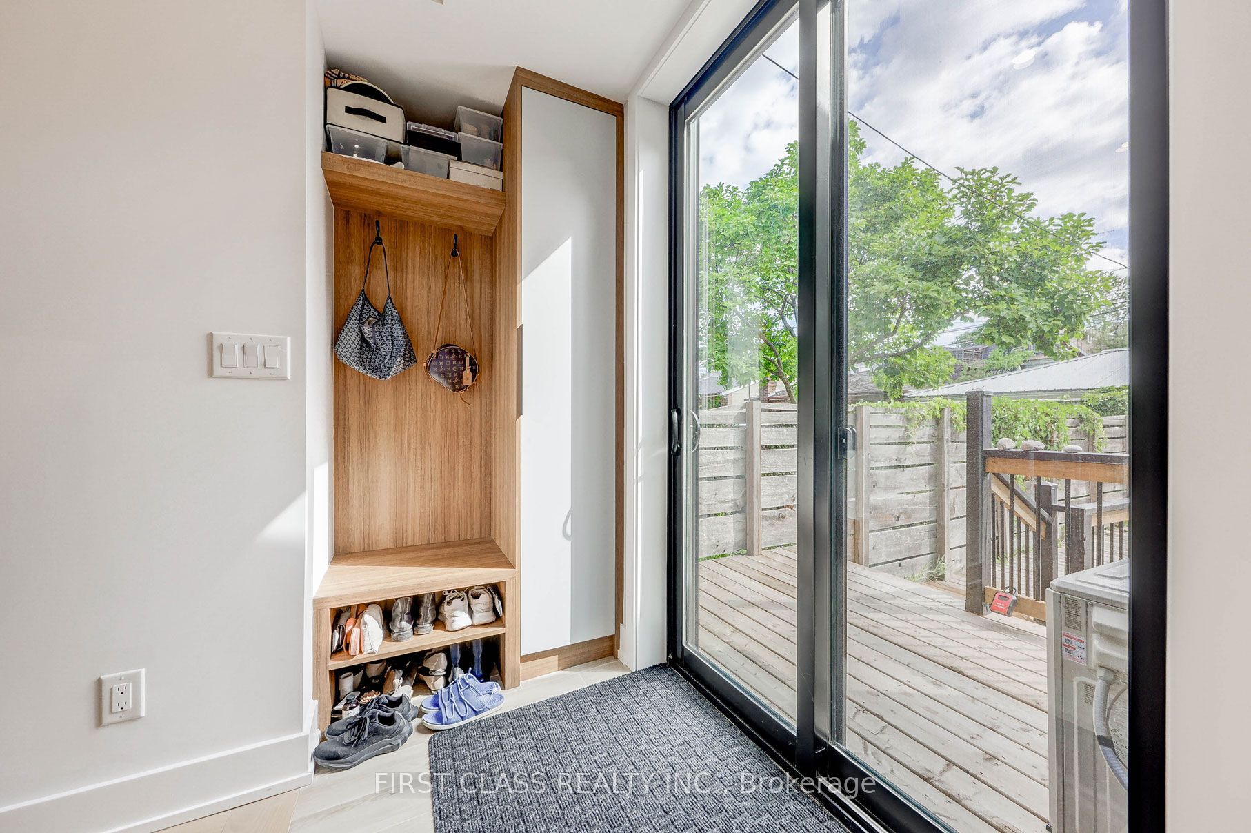 431 Roxton Road Property Photo 9