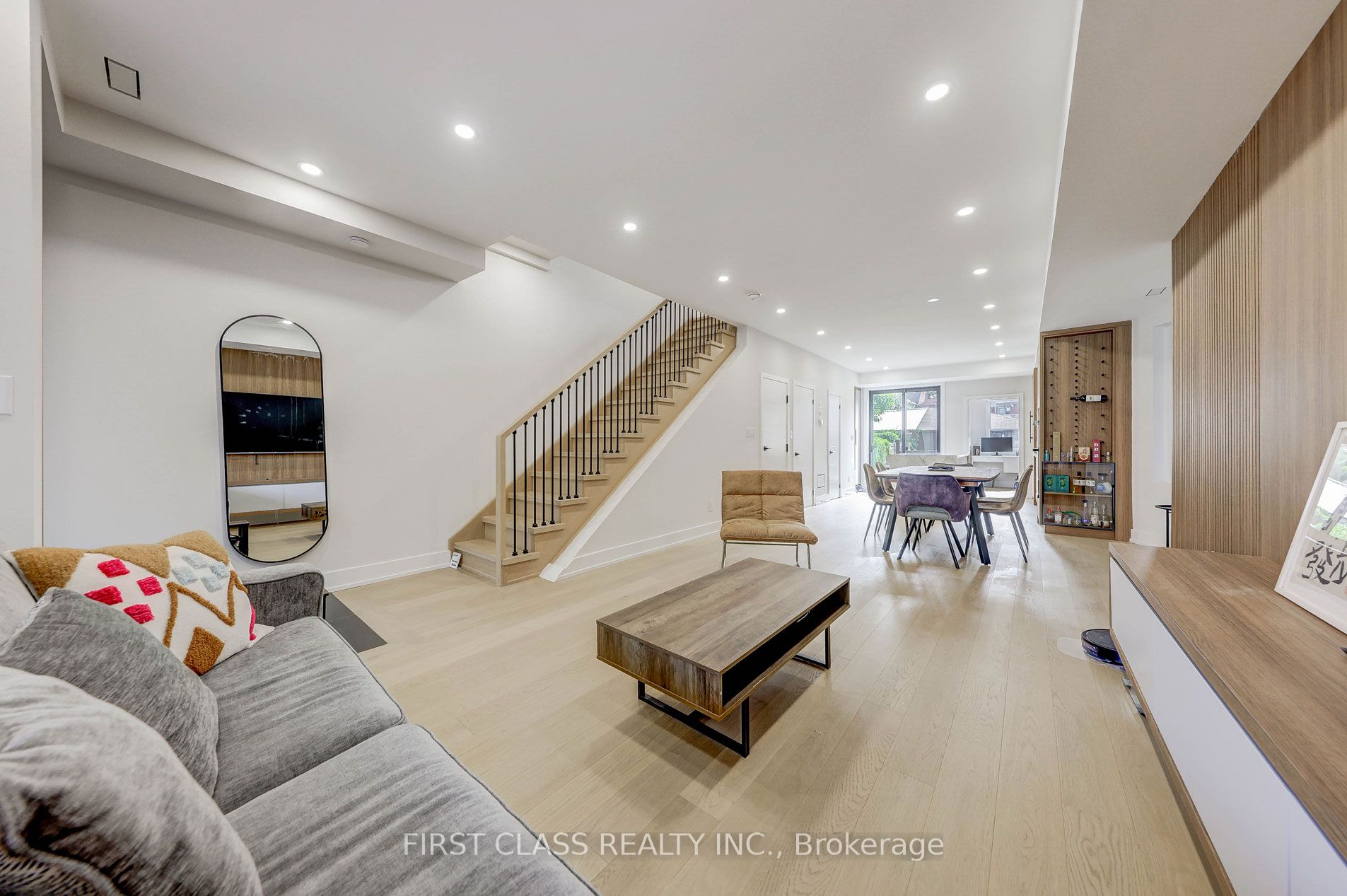 431 Roxton Road Property Photo 11