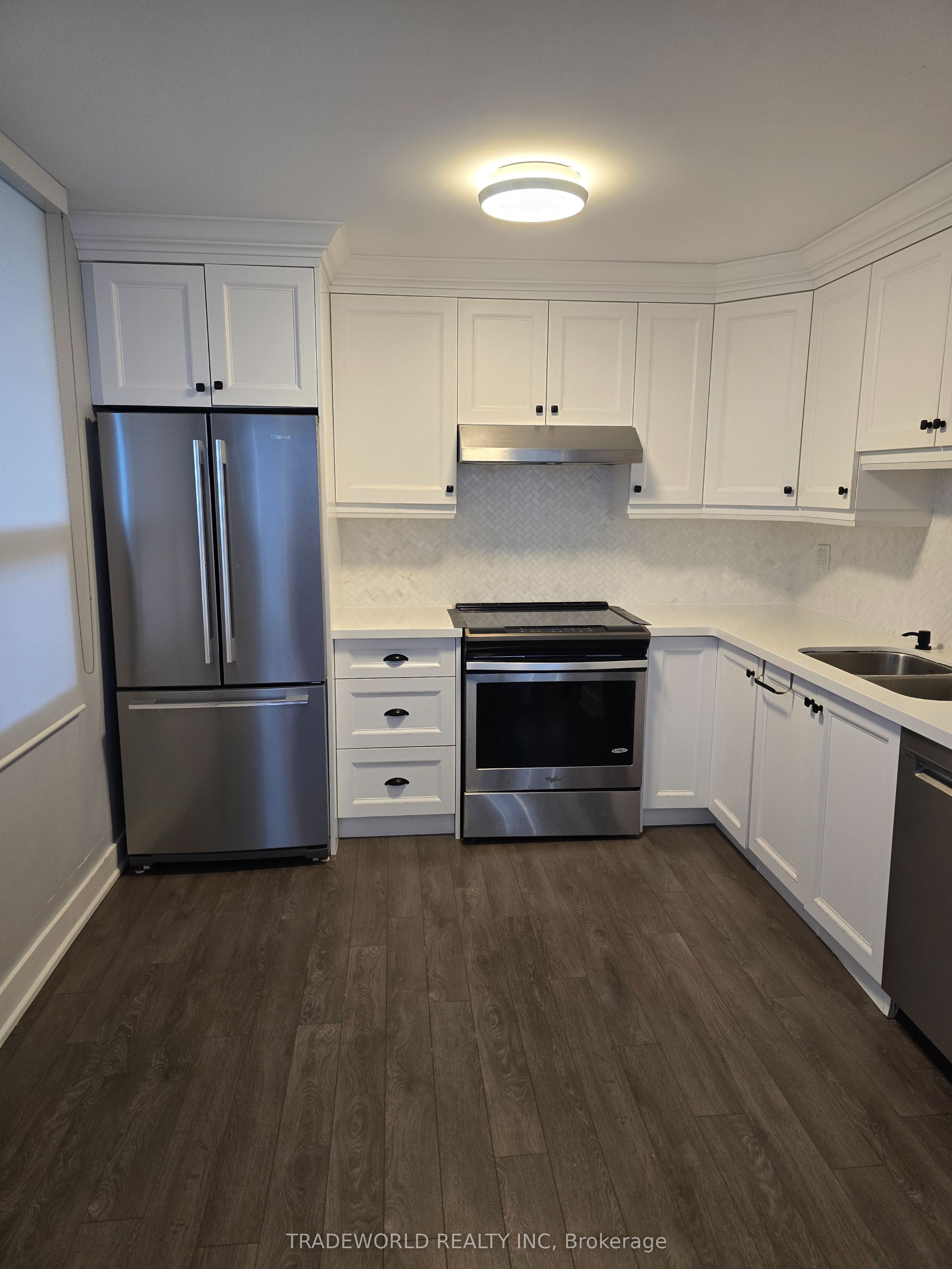 135 Antibes Drive 1506 Property Photo 17