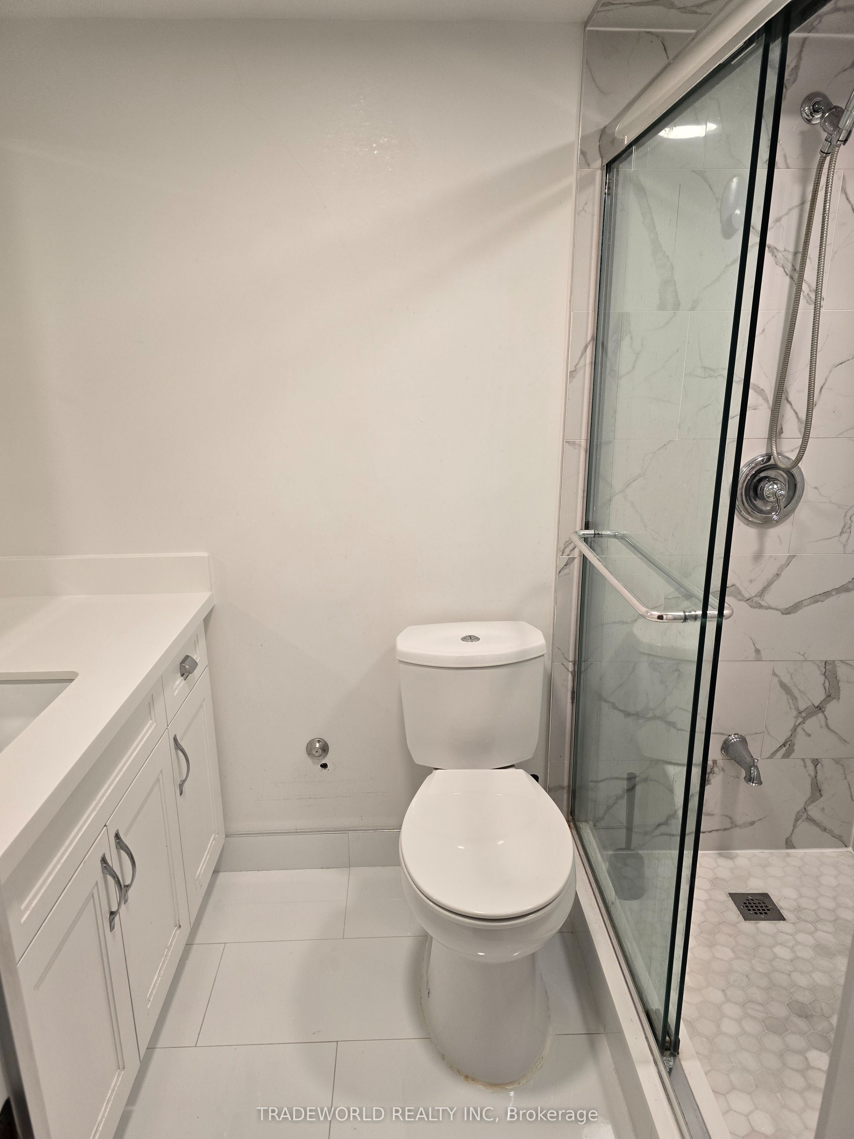 135 Antibes Drive 1506 Property Photo 19