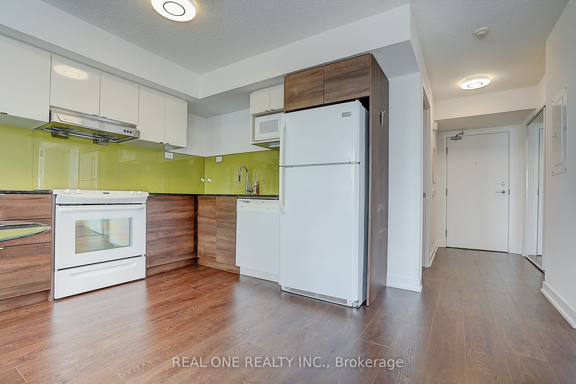 121 Mcmahon Drive 1501 Property Photo 11