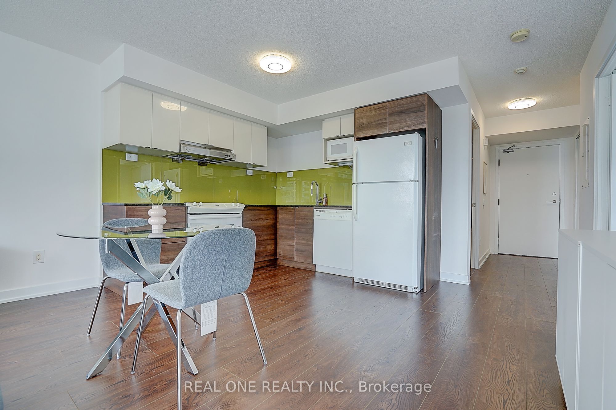 121 Mcmahon Drive 1501 Property Photo 13