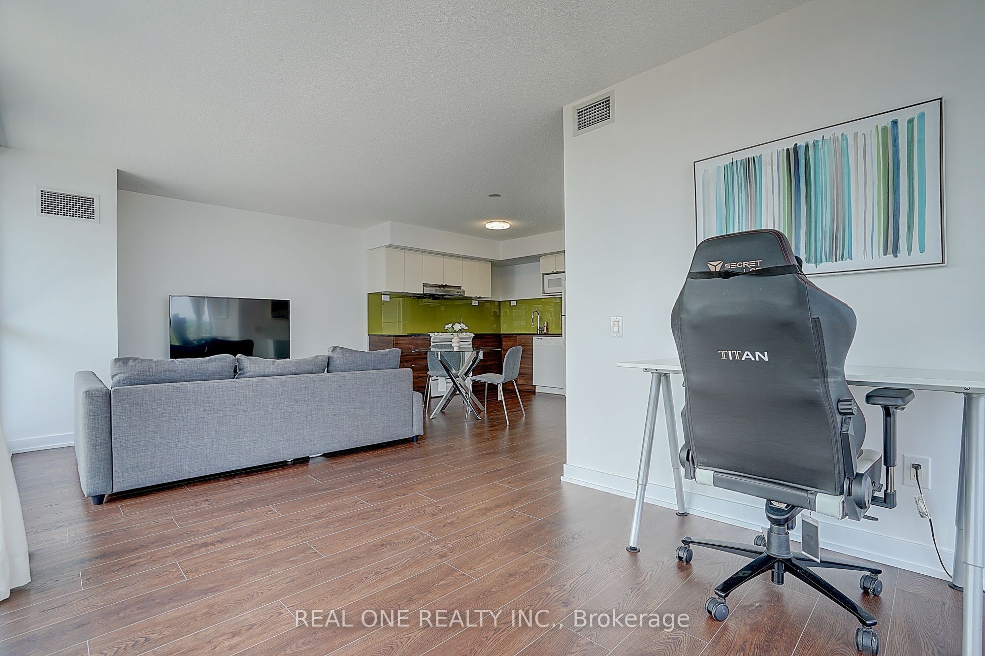 121 Mcmahon Drive 1501 Property Photo 18