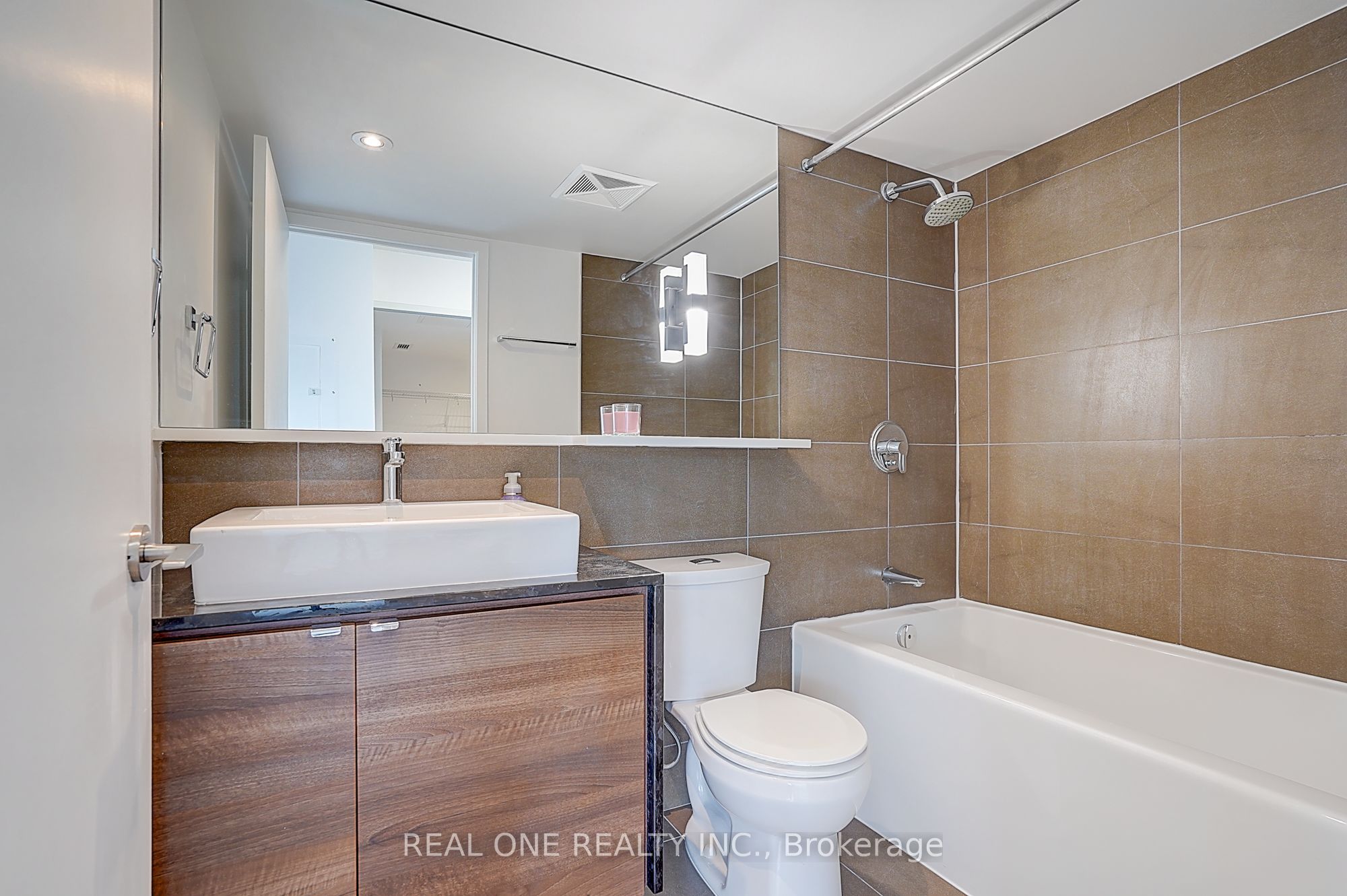 121 Mcmahon Drive 1501 Property Photo 22
