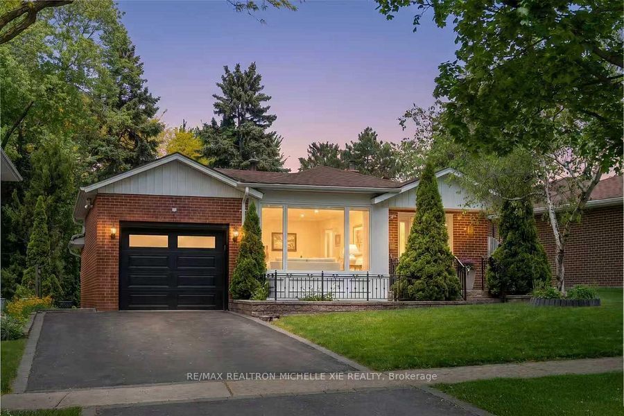 8 Meadowglade Crescent