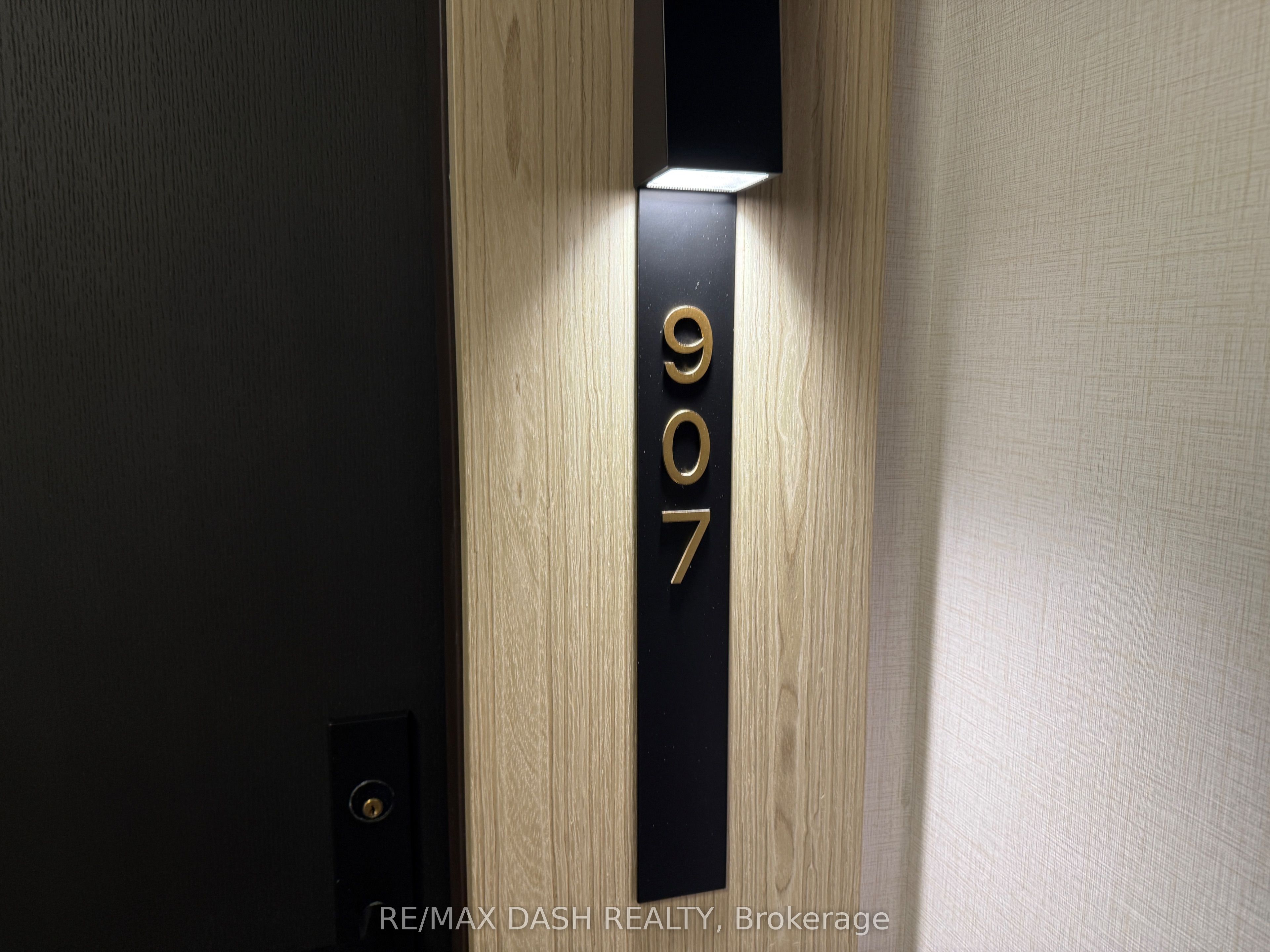 20 Soudan Avenue 907 Property Photo 4