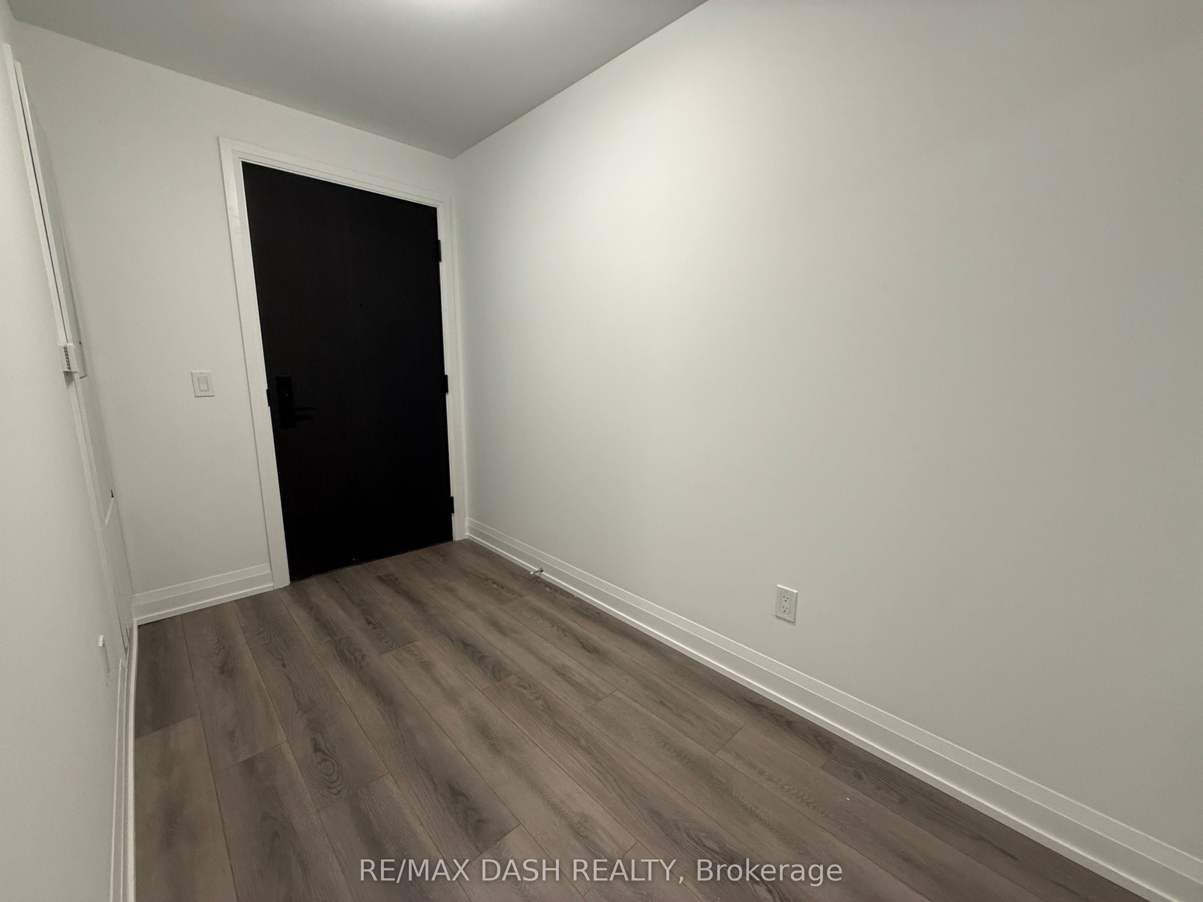 20 Soudan Avenue 907 Property Photo 5