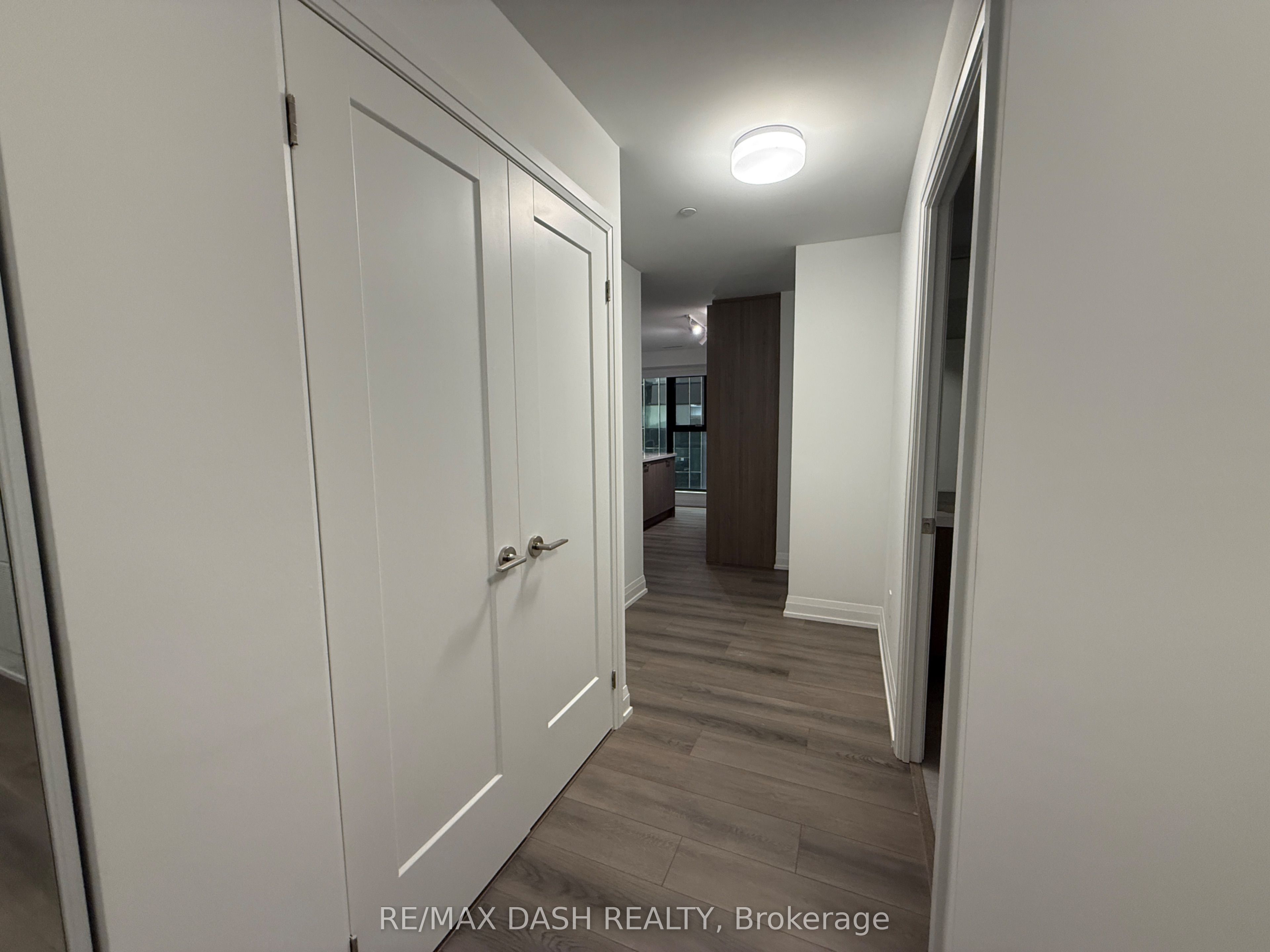 20 Soudan Avenue 907 Property Photo 6
