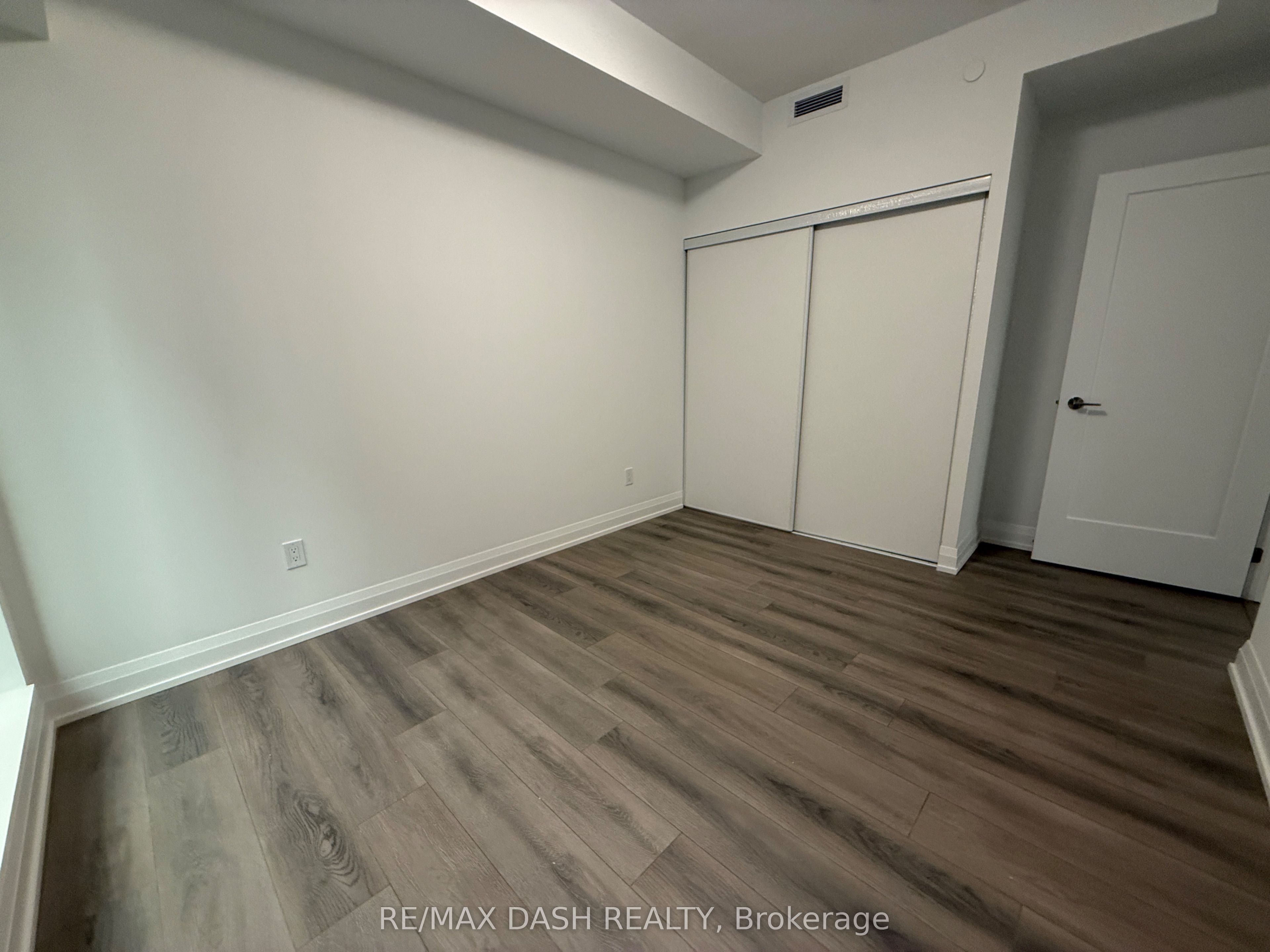 20 Soudan Avenue 907 Property Photo 10