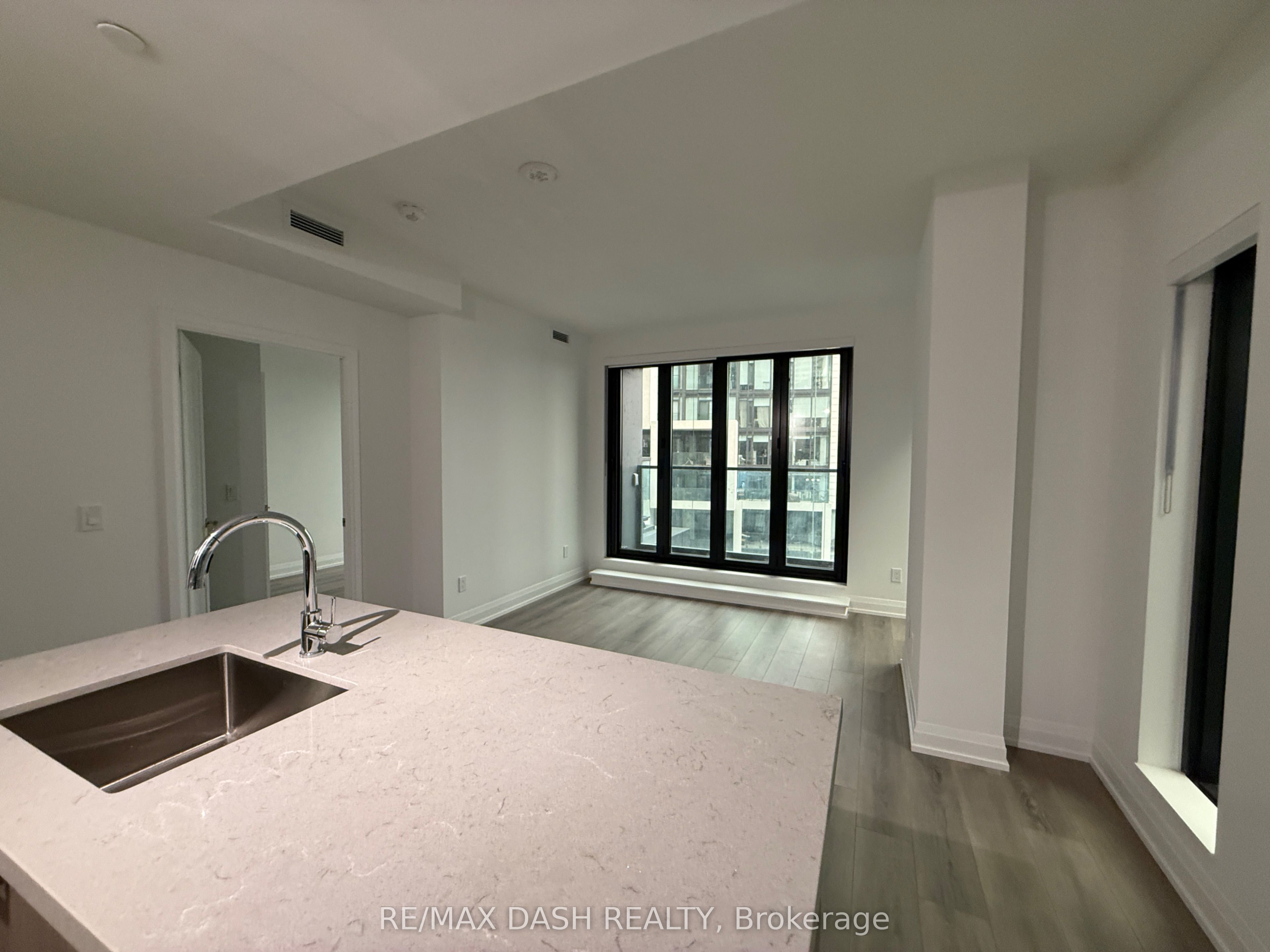 20 Soudan Avenue 907 Property Photo 19