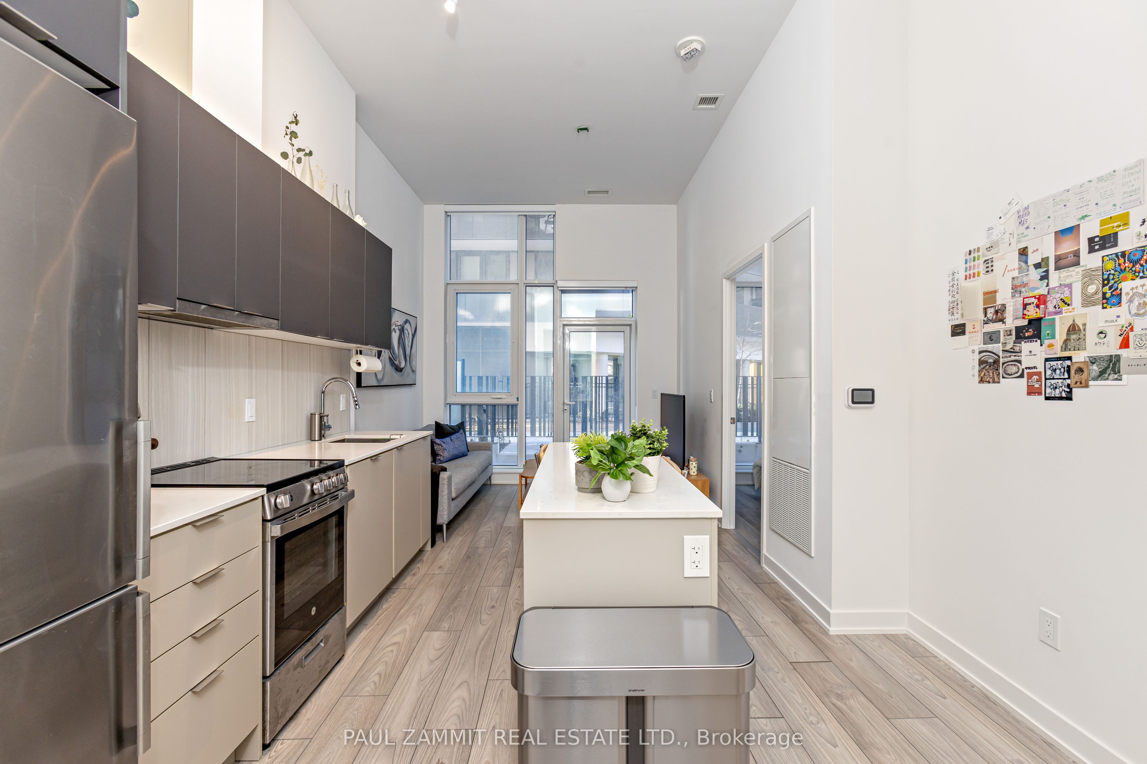 8 Tippett Road 107 Property Photo 6