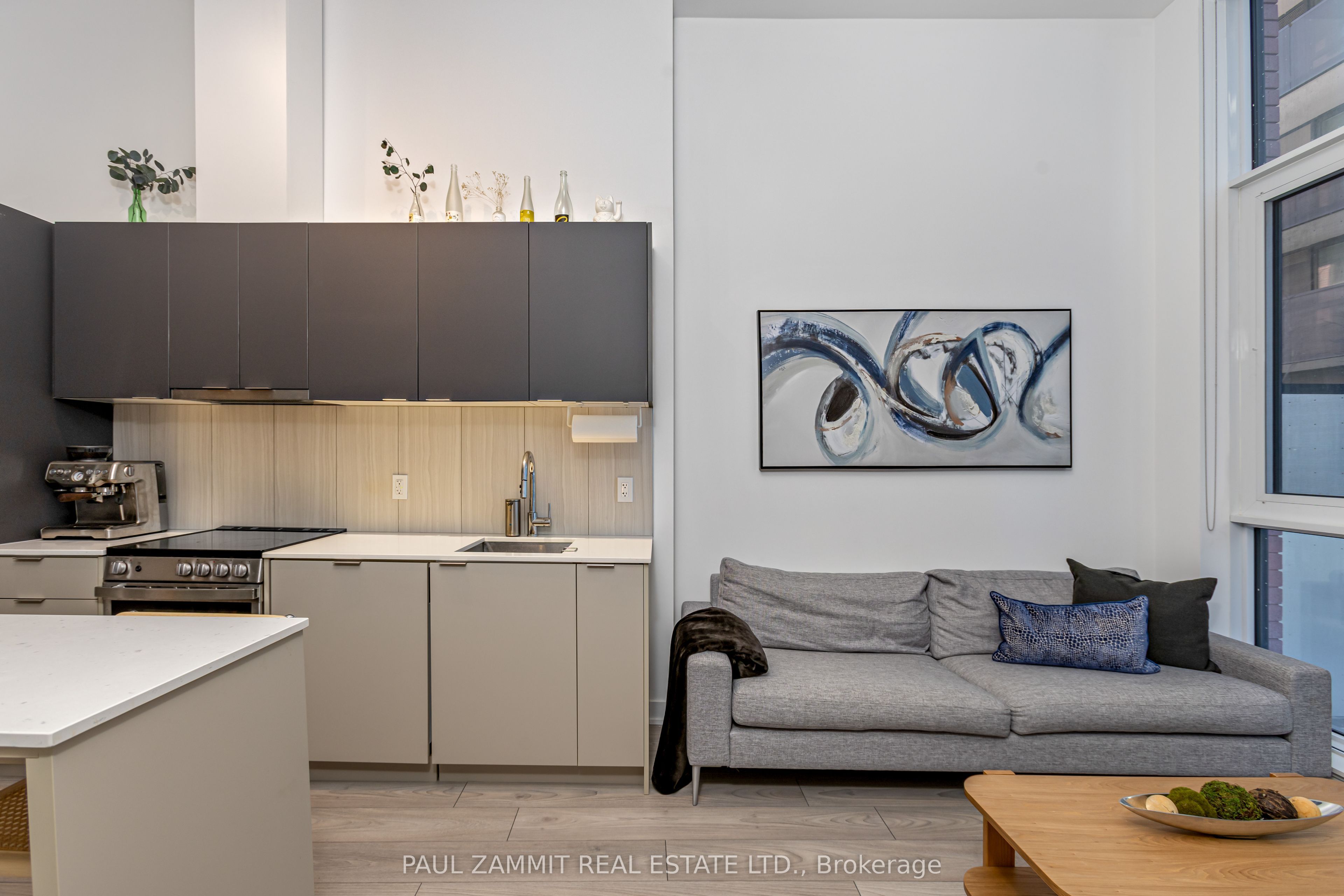 8 Tippett Road 107 Property Photo 10
