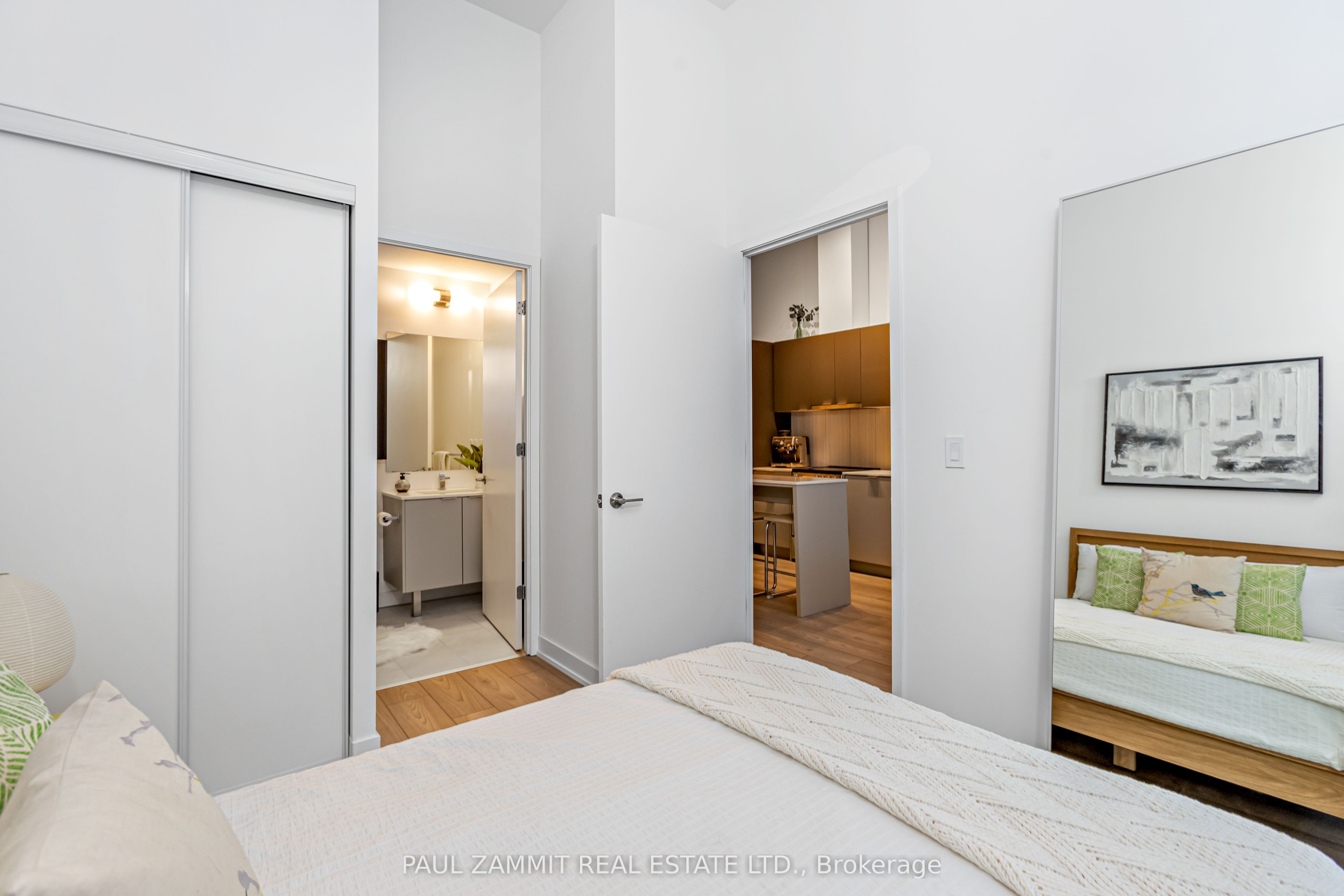 8 Tippett Road 107 Property Photo 14