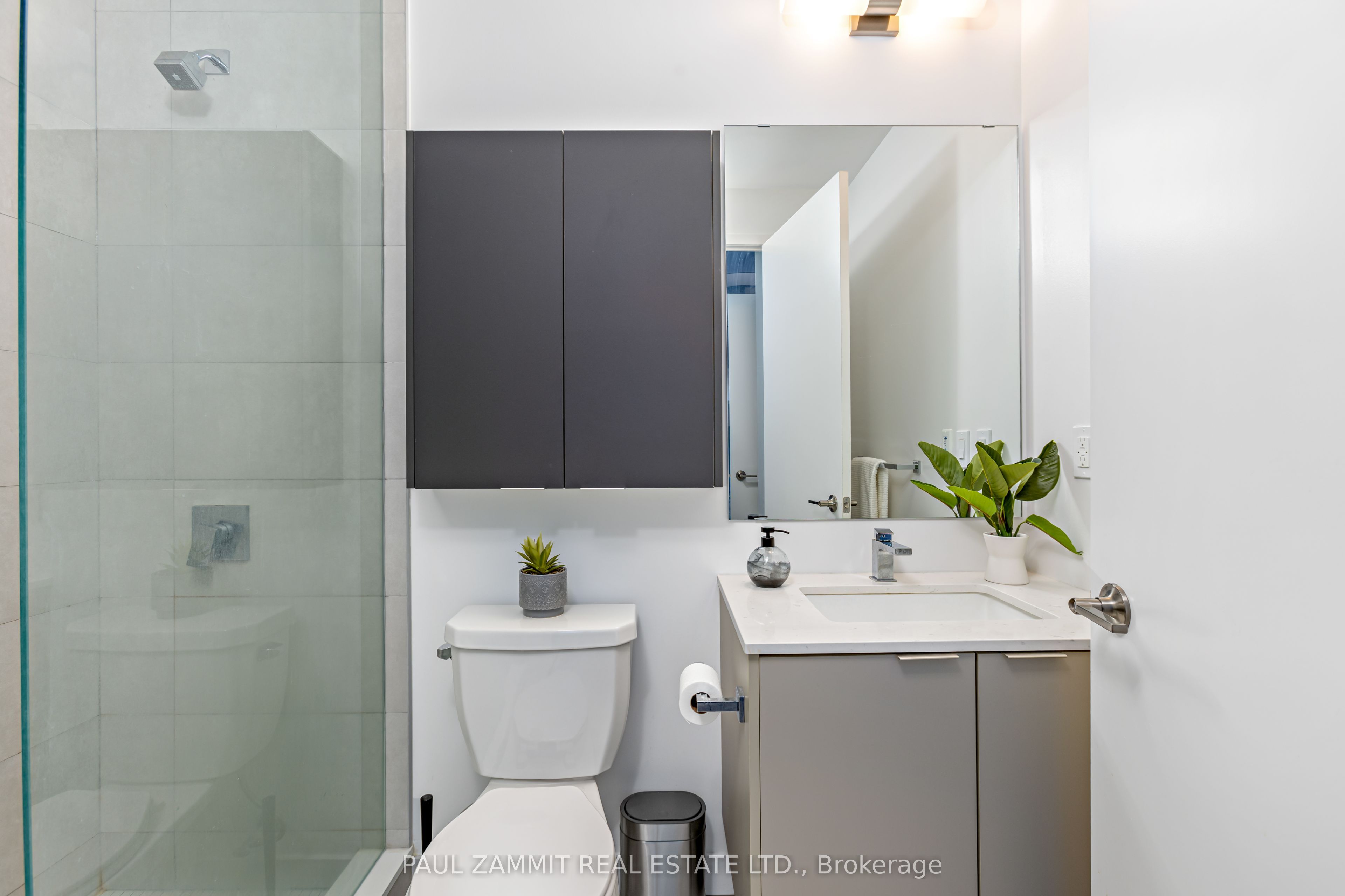 8 Tippett Road 107 Property Photo 16