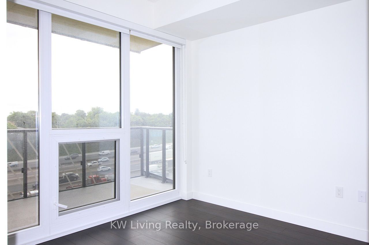 95 Mcmahon Drive 805 Property Photo 4
