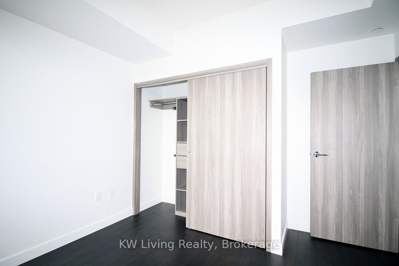 95 Mcmahon Drive 805 Property Photo 5