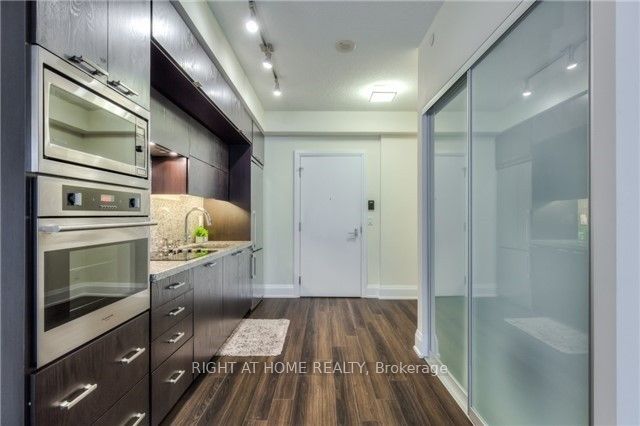 120 Harrison Garden Boulevard 716 Property Photo 8