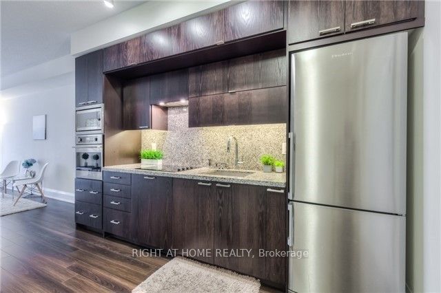 120 Harrison Garden Boulevard 716 Property Photo 10